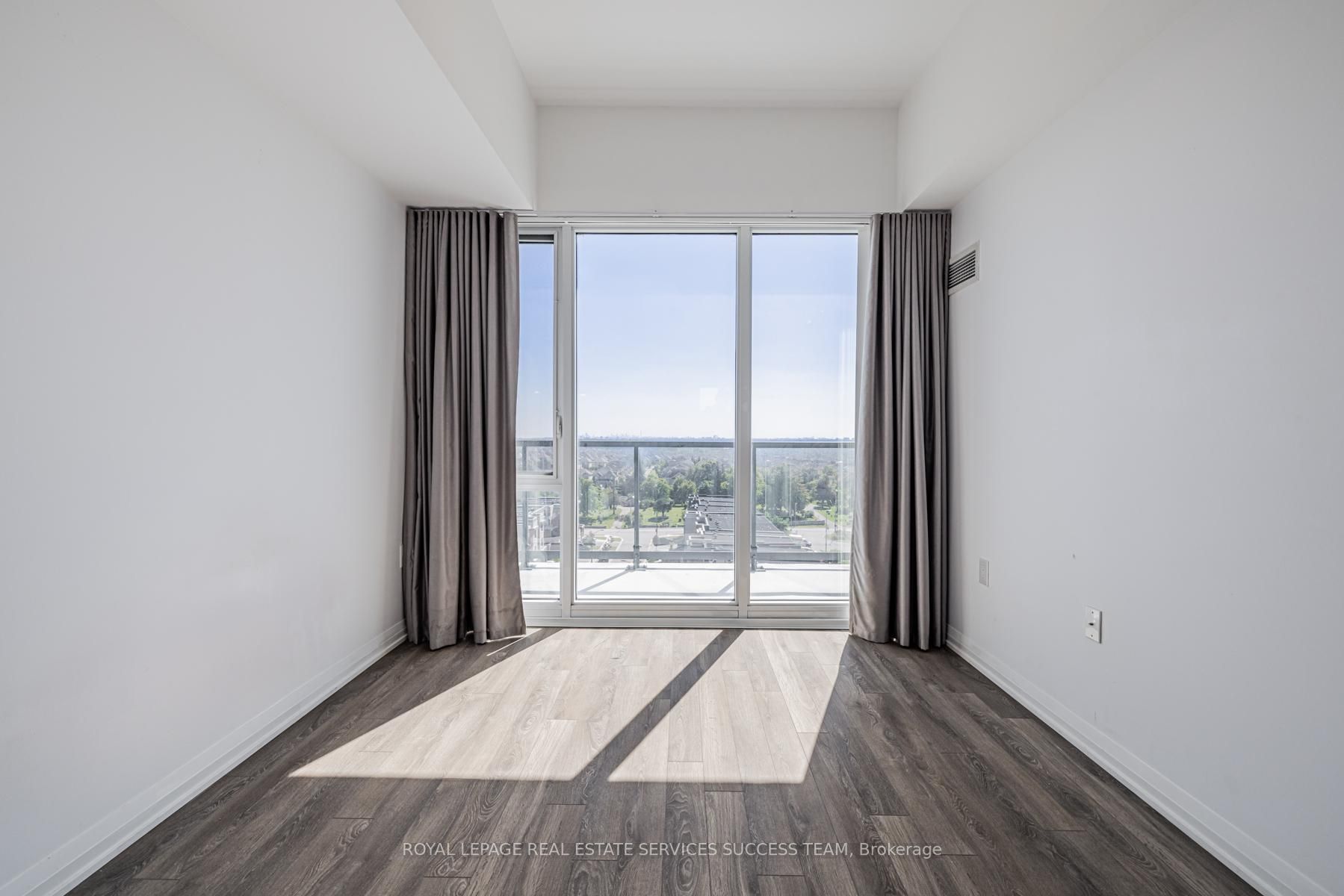 99 Eagle Rock Way, #820