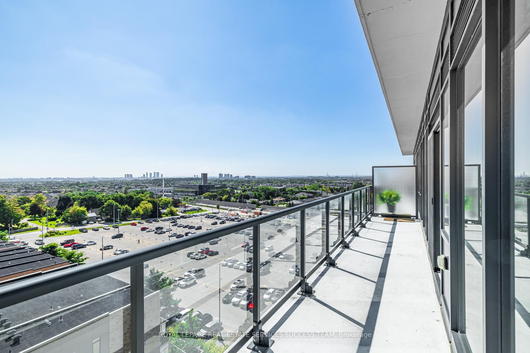 99 Eagle Rock Way, #820