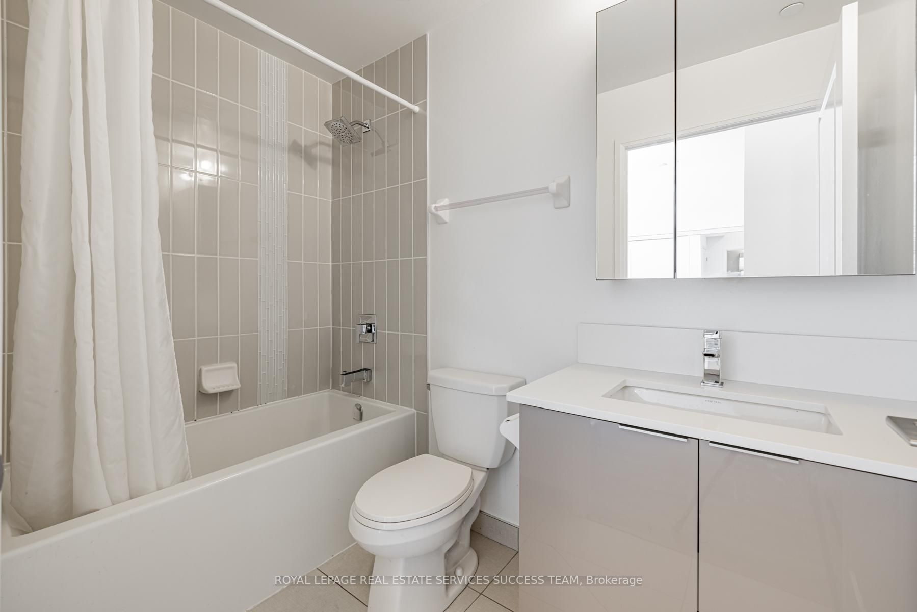 99 Eagle Rock Way, #820