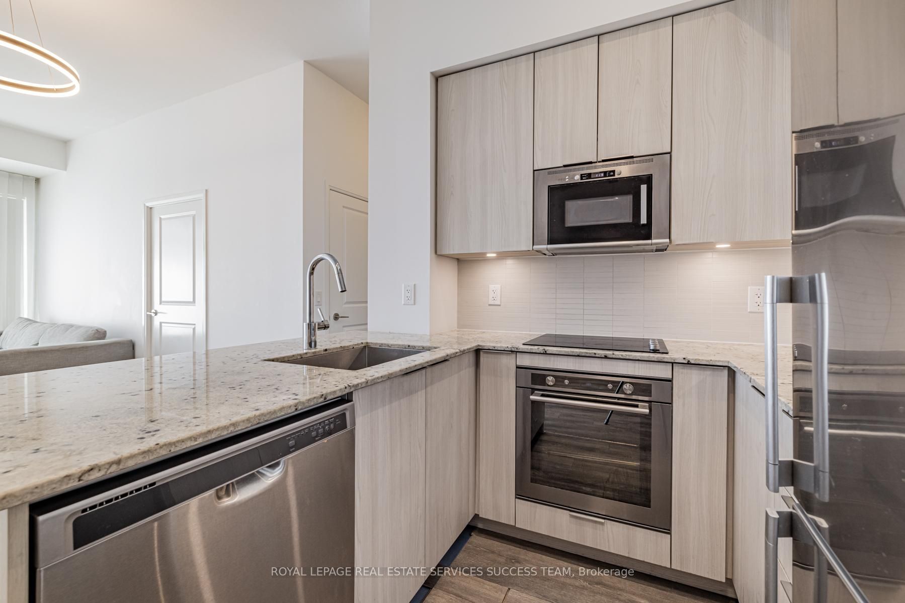 99 Eagle Rock Way, #820