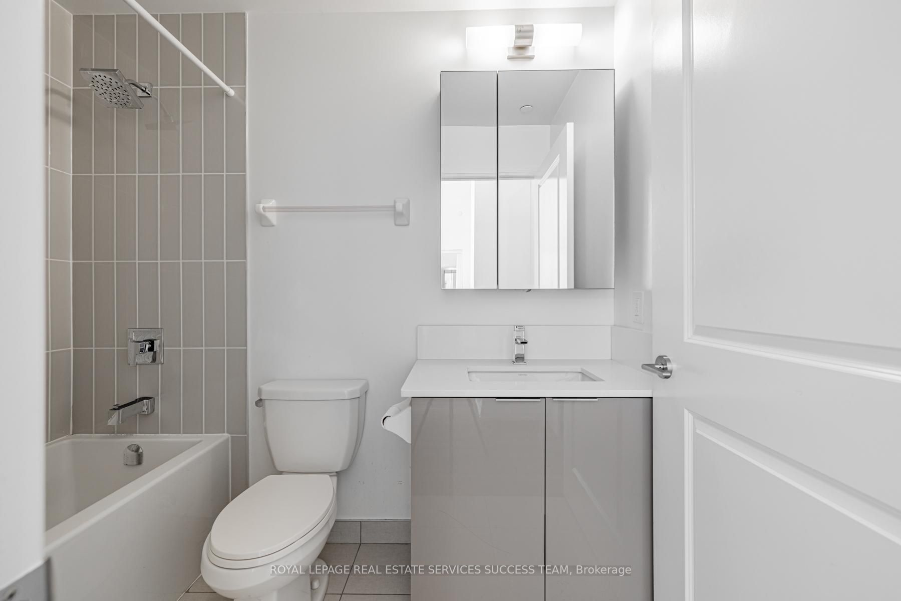 99 Eagle Rock Way, #820