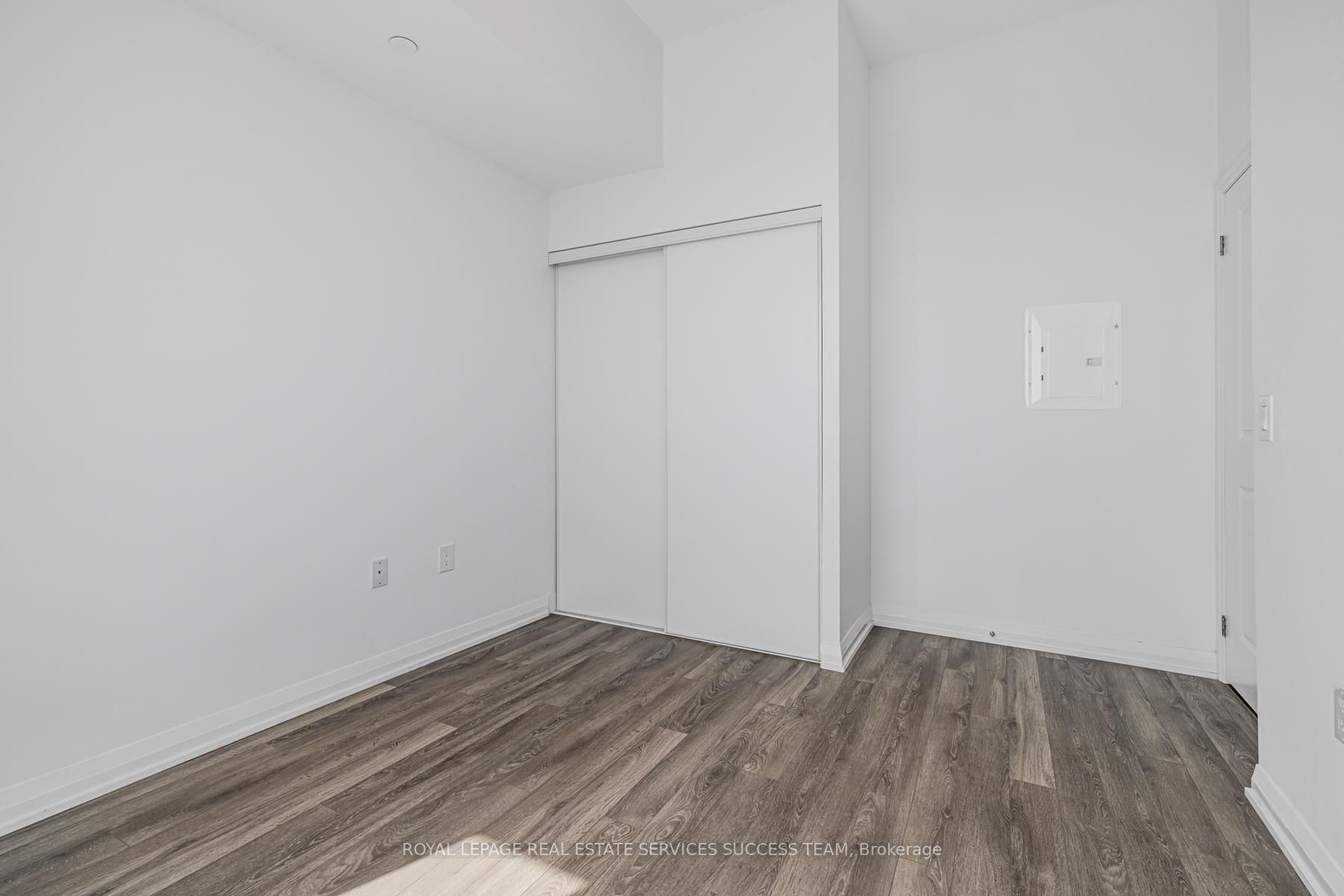 99 Eagle Rock Way, #820