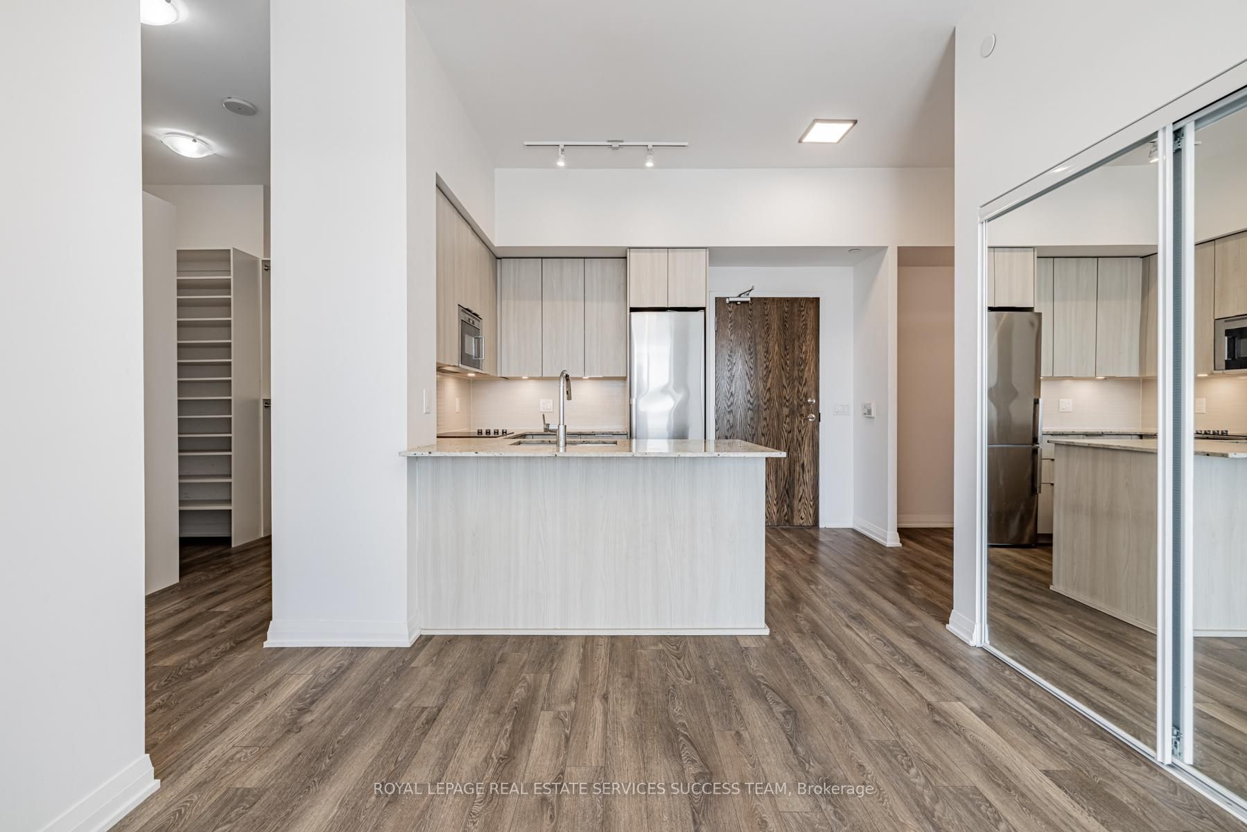 99 Eagle Rock Way, #820