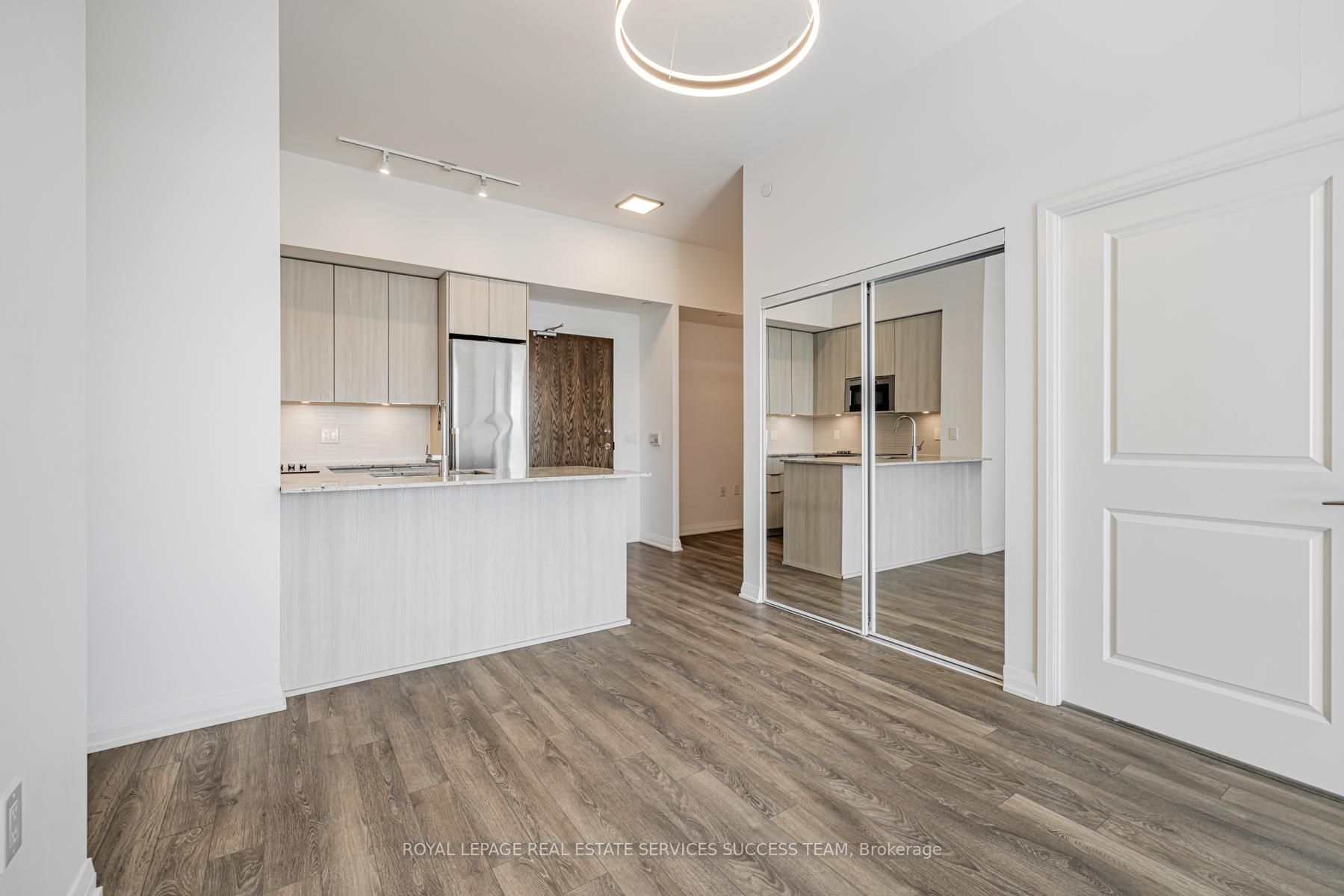 99 Eagle Rock Way, #820