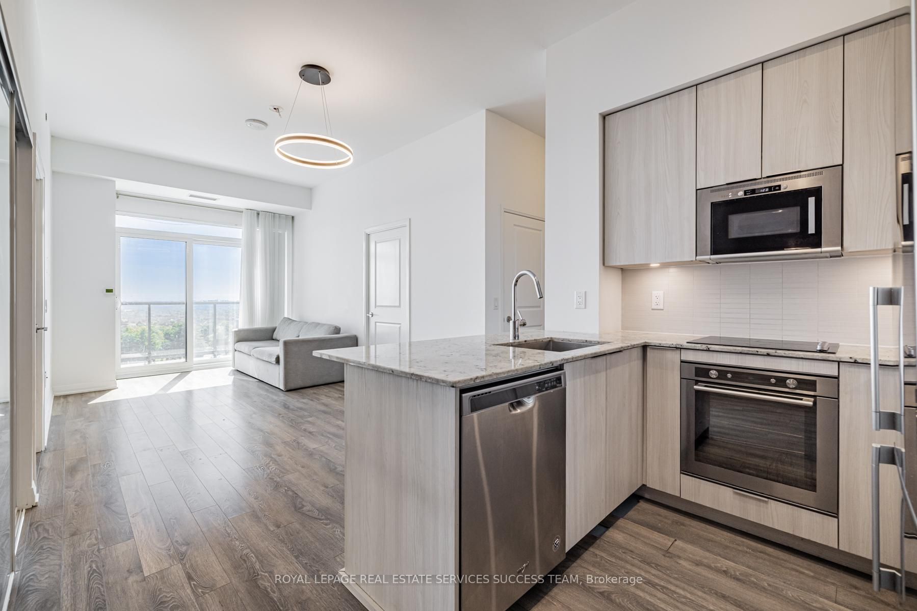 99 Eagle Rock Way, #820
