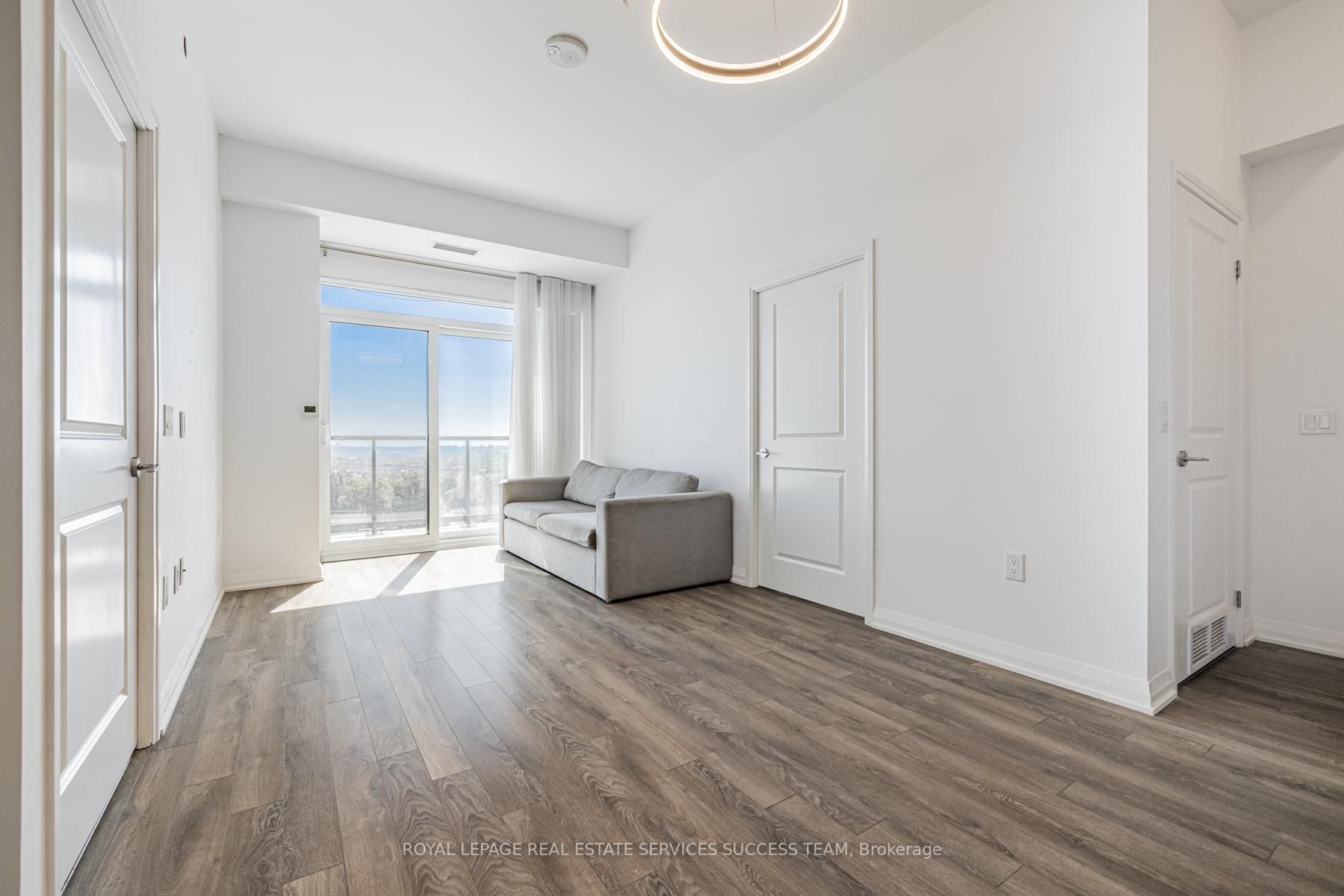 99 Eagle Rock Way, #820