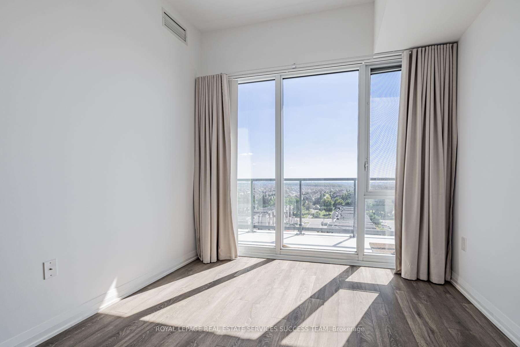 99 Eagle Rock Way, #820