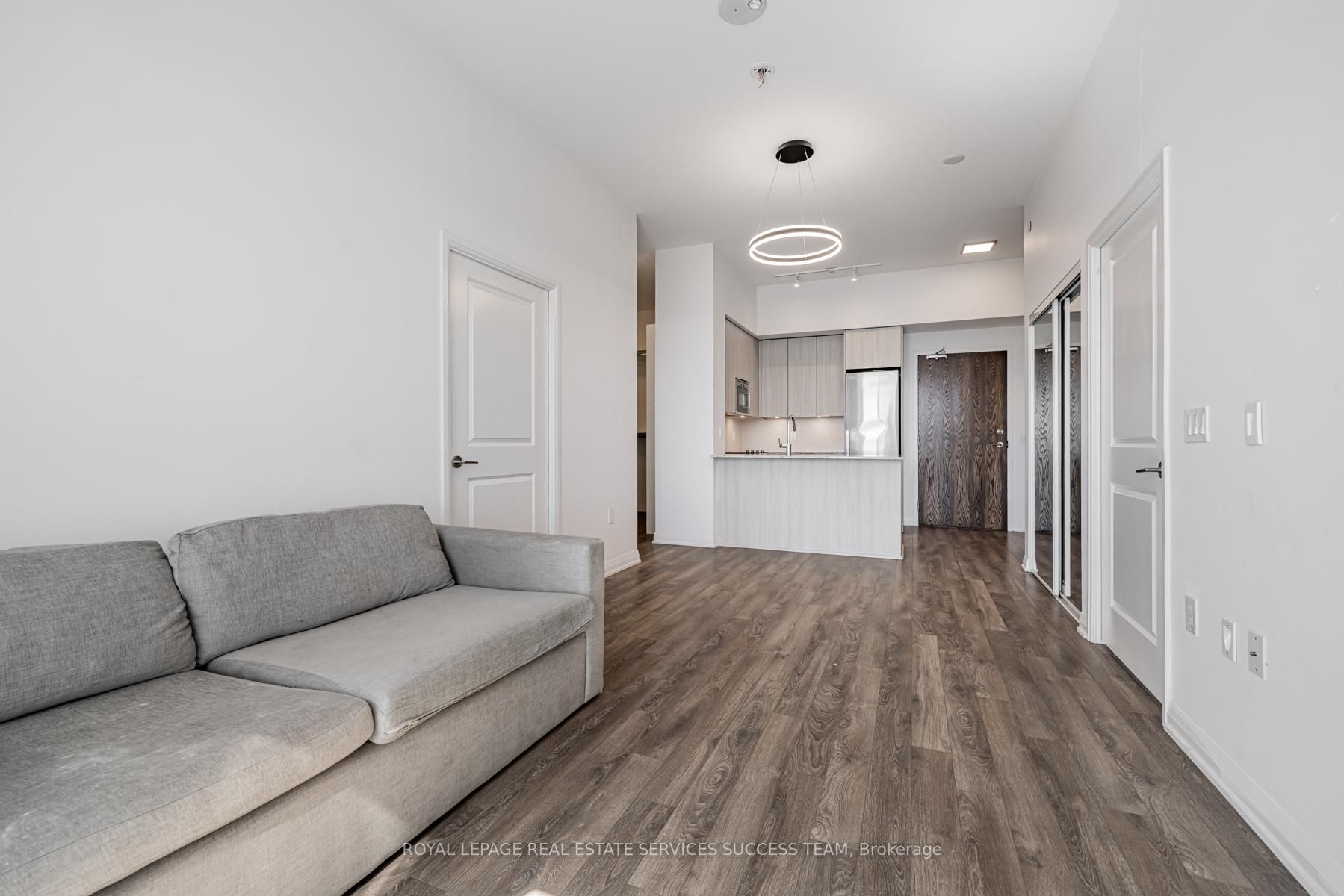 99 Eagle Rock Way, #820