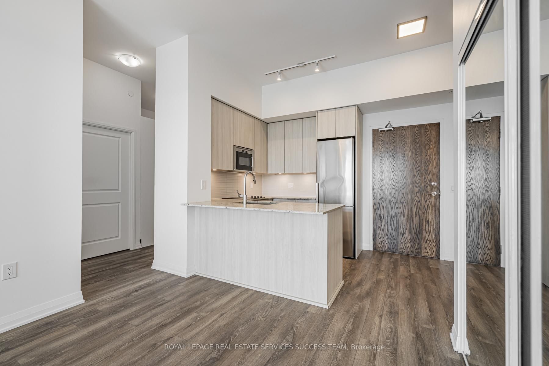 99 Eagle Rock Way, #820