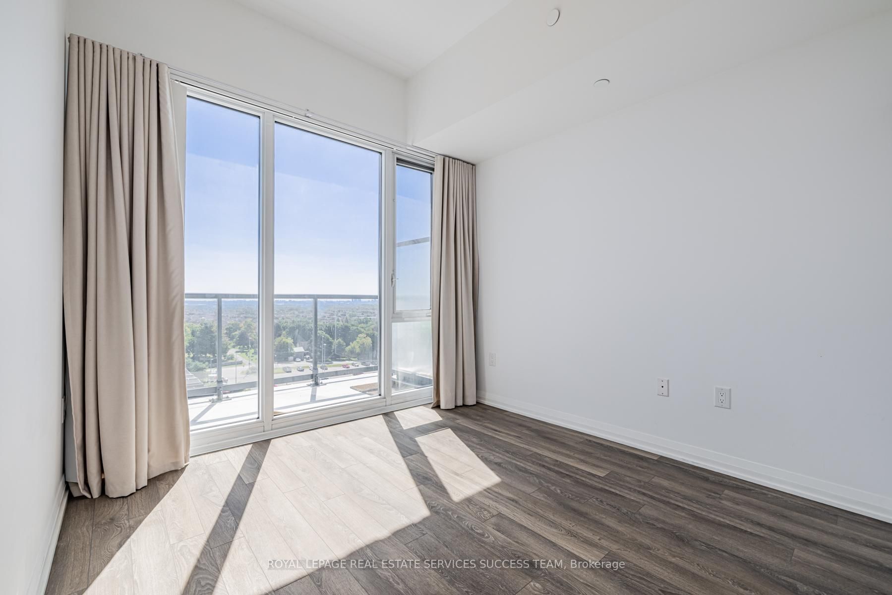99 Eagle Rock Way, #820