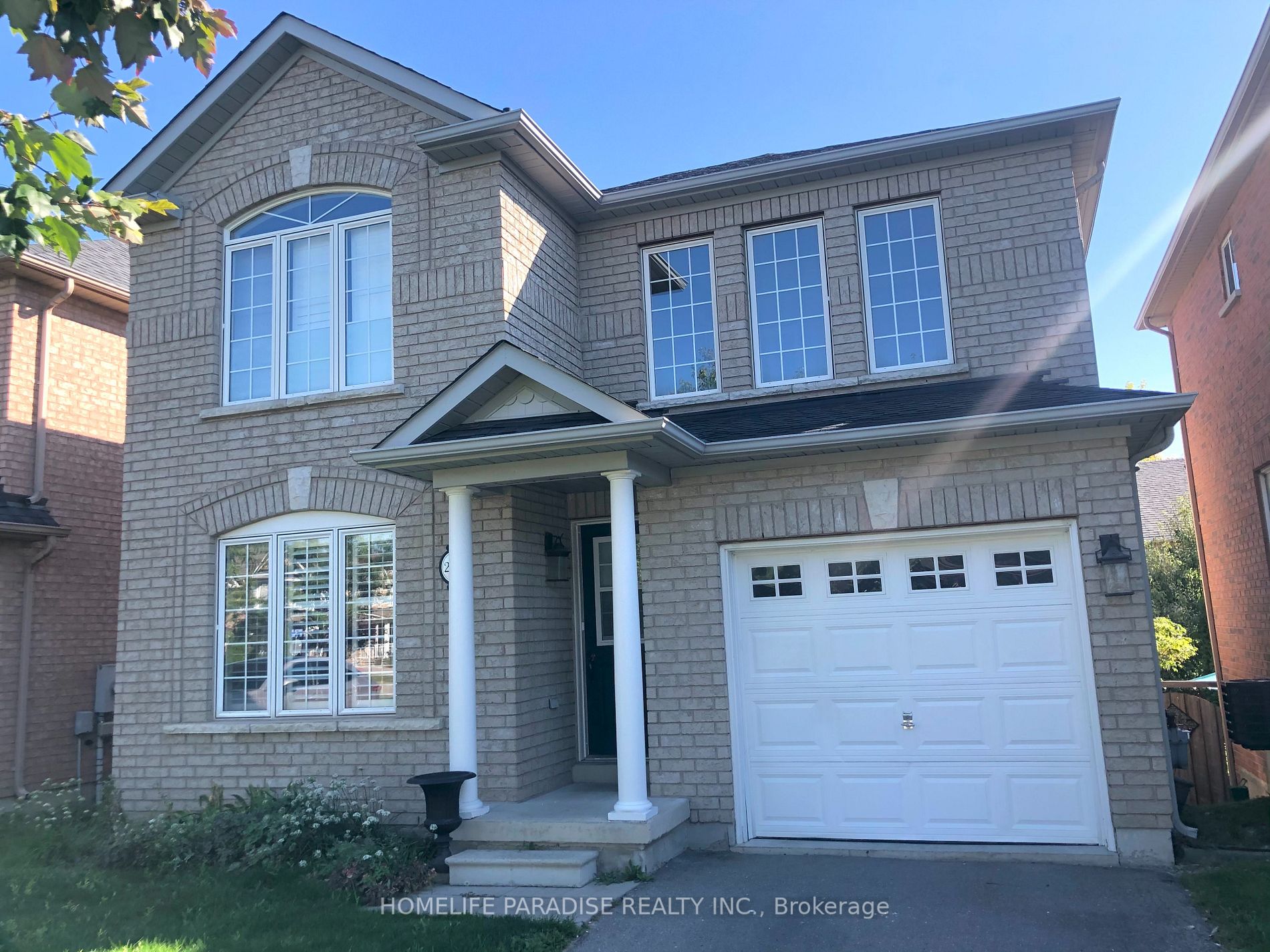 211 Knapton Drive N