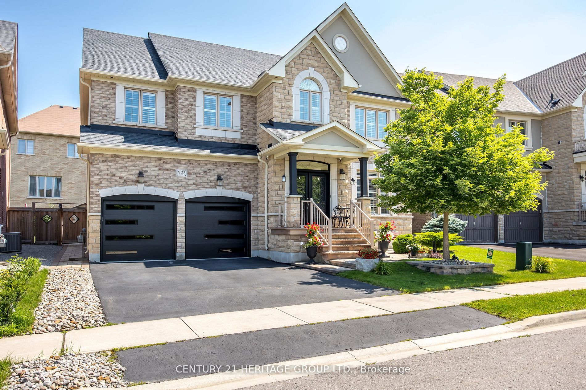 923 Goring Circ