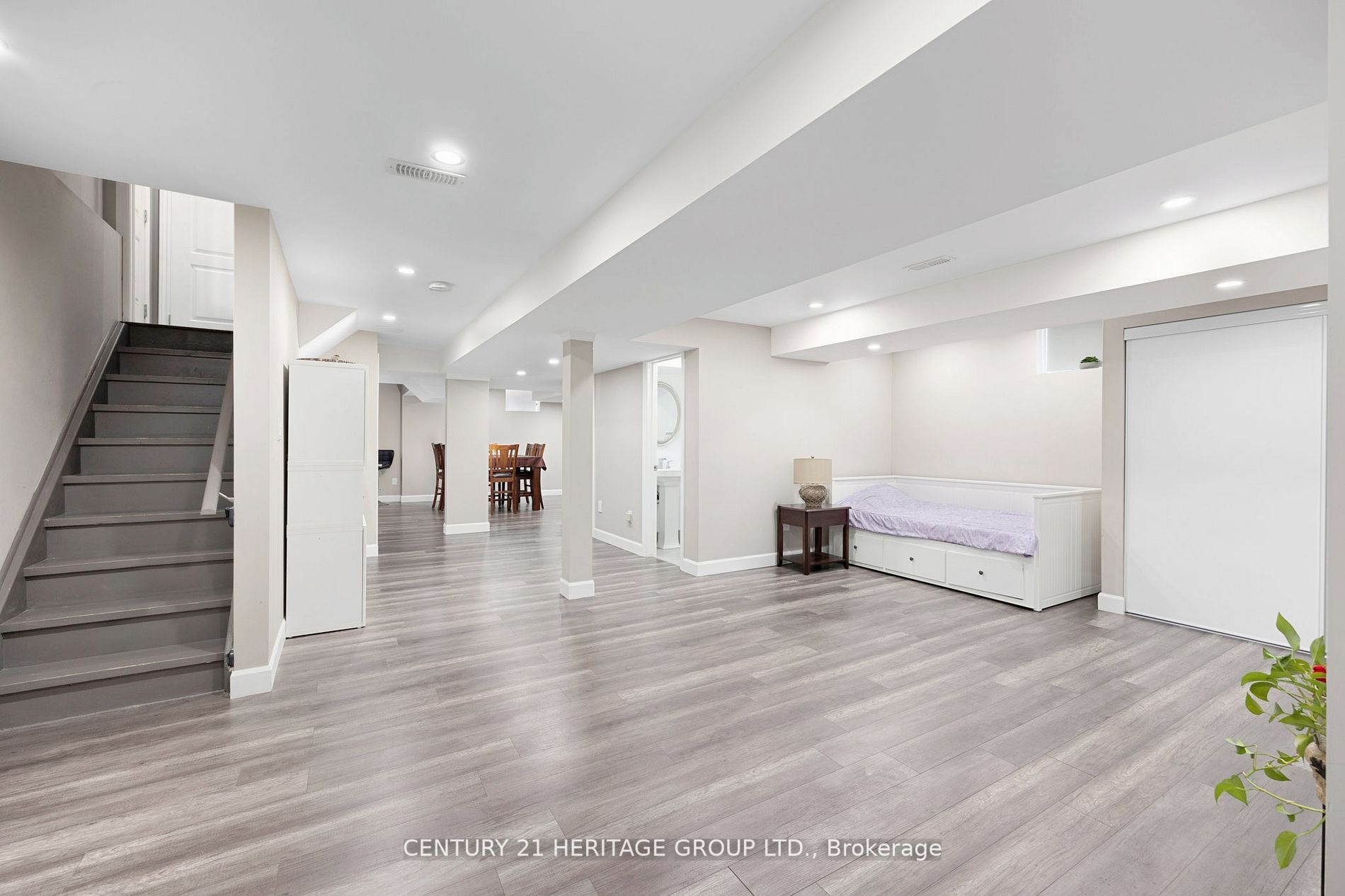 923 Goring Circle