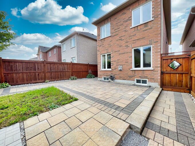 110 Herefordshire Crescent
