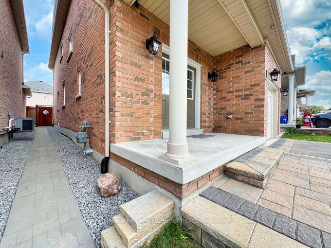 110 Herefordshire Cres