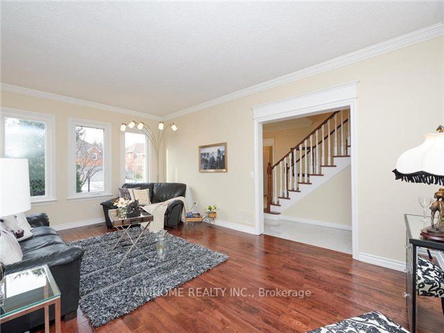 56 Braeside Sq