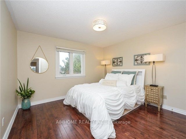 56 Braeside Square