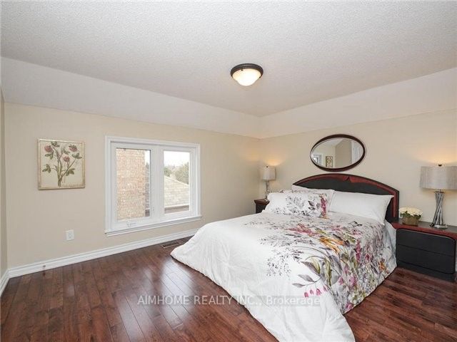 56 Braeside Square