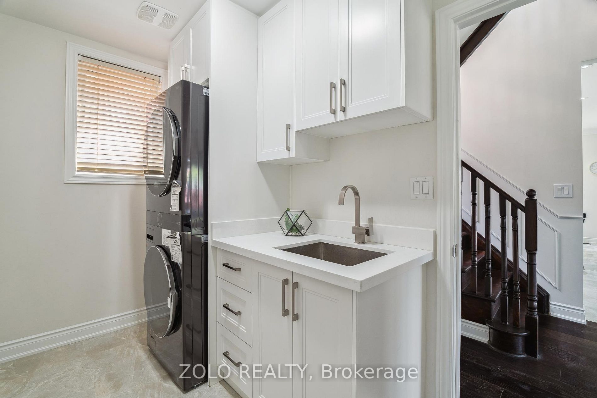 2 Rothbury Rd W