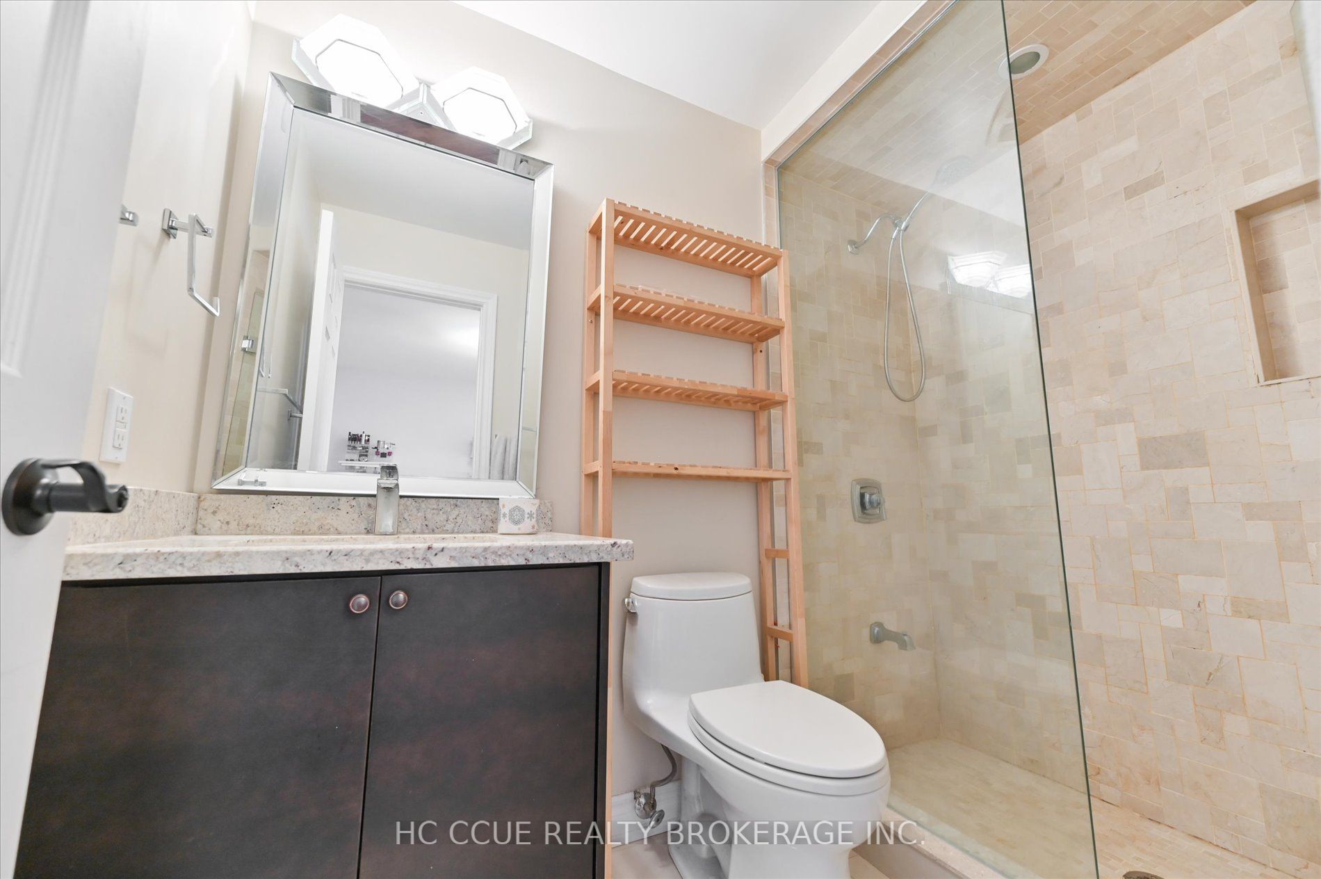 75 Ava Cres
