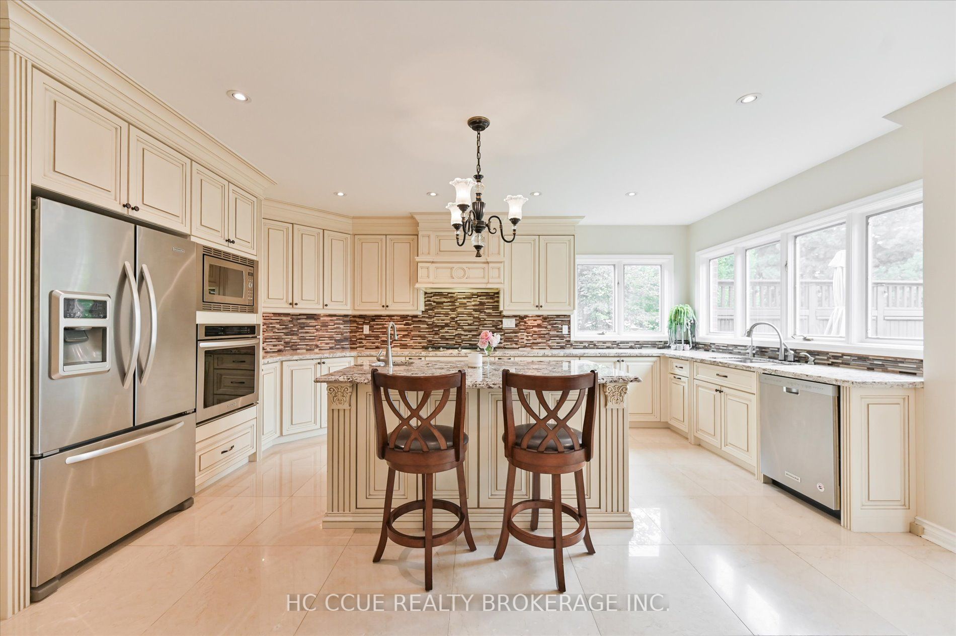 75 Ava Cres