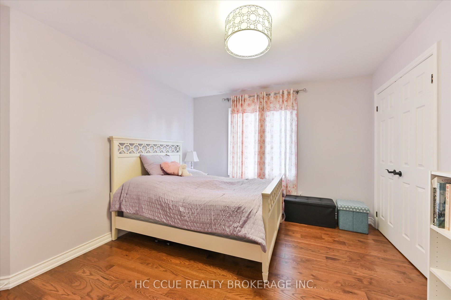 75 Ava Cres