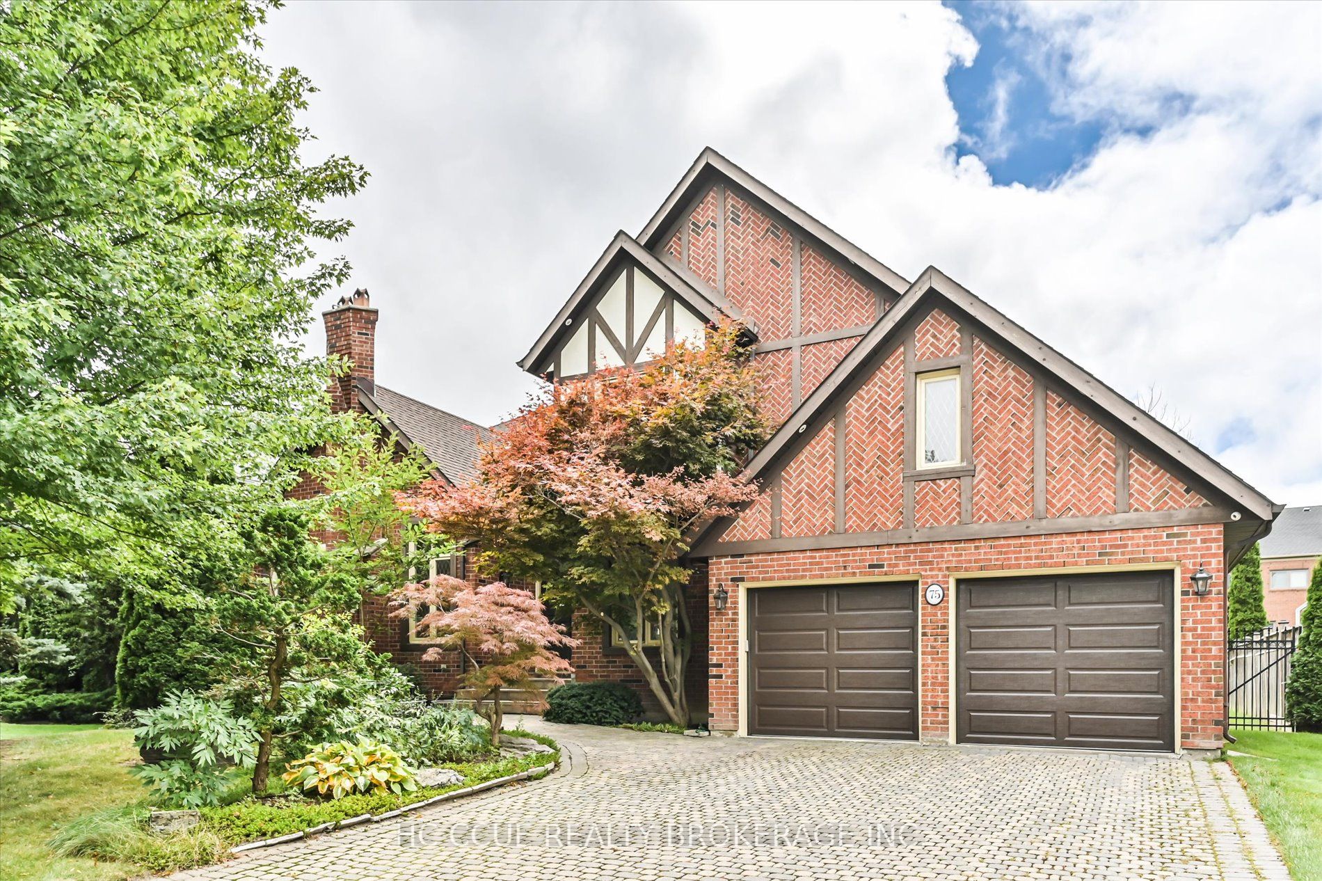 75 Ava Cres