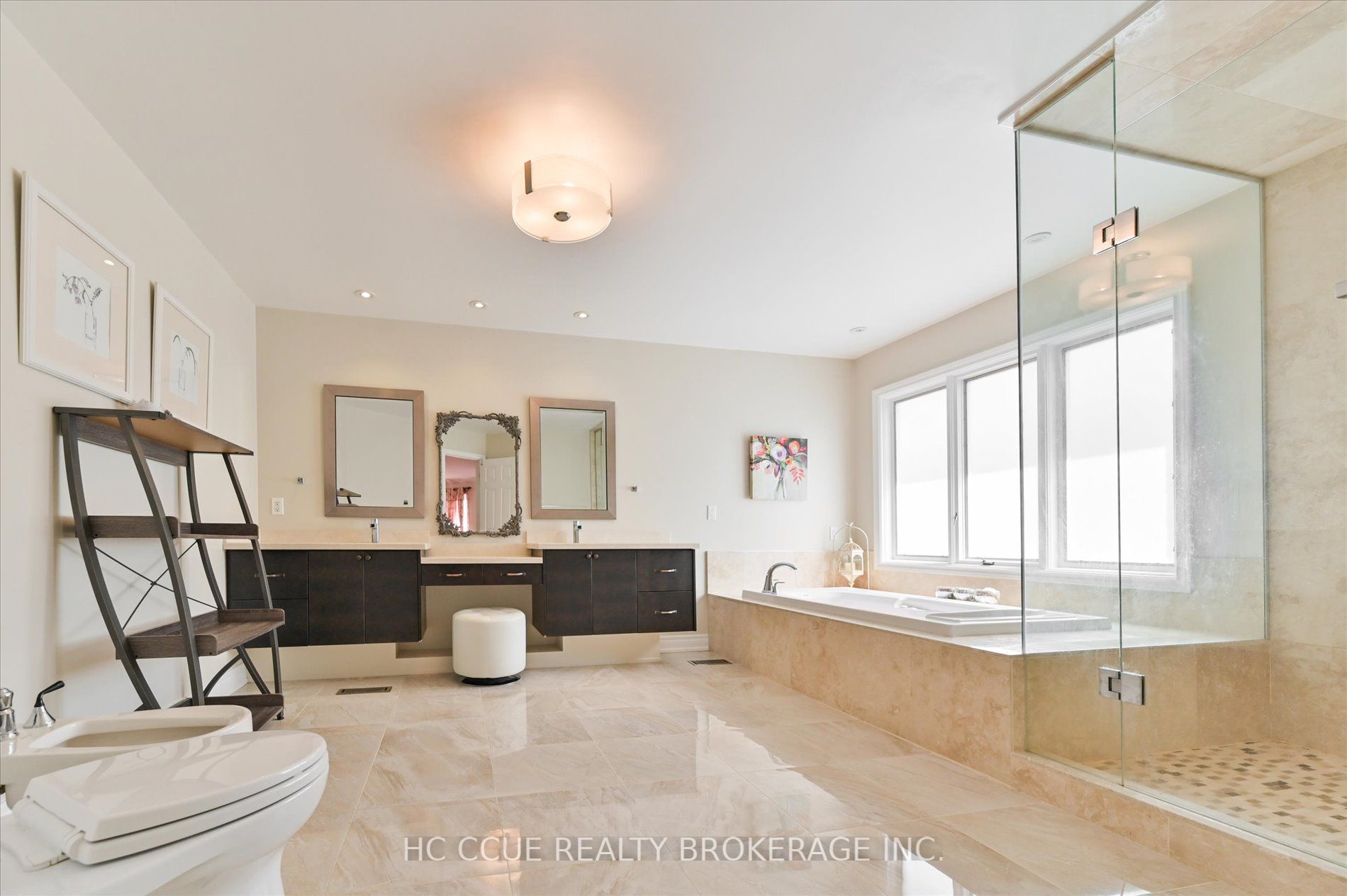 75 Ava Cres