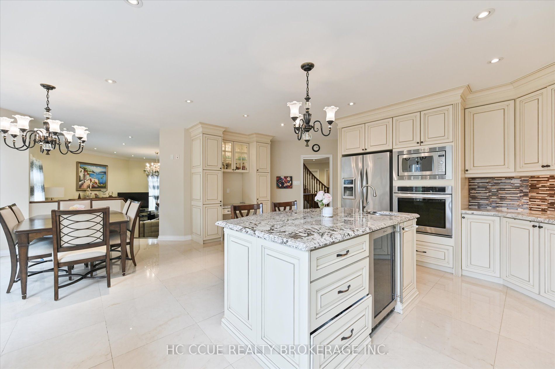 75 Ava Cres