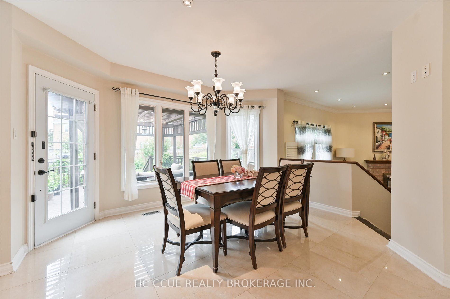 75 Ava Cres