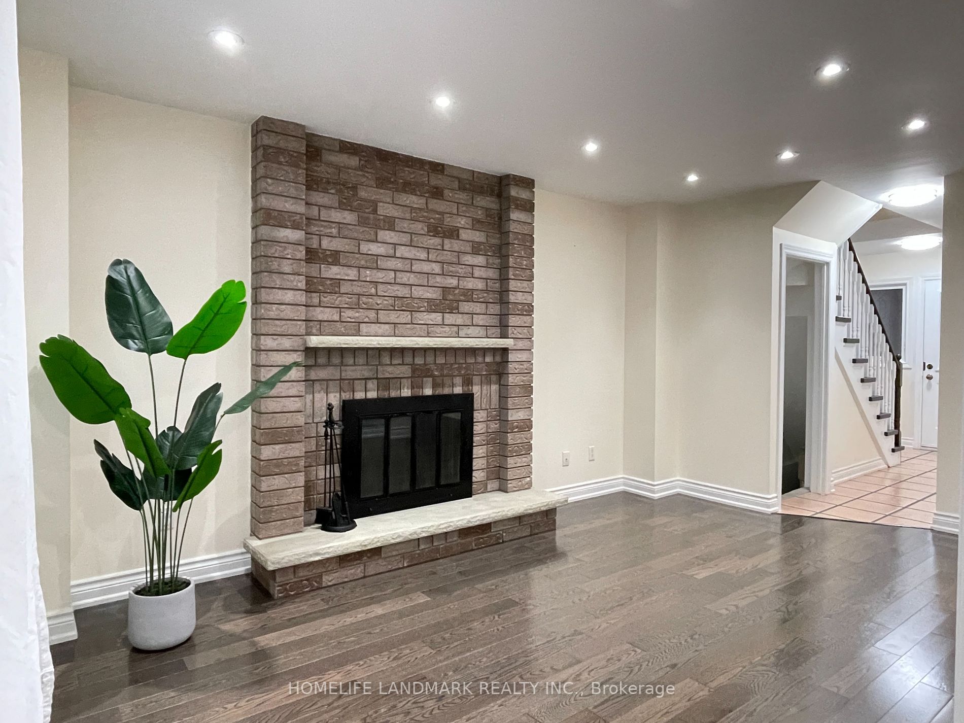 32 Bayel Cres