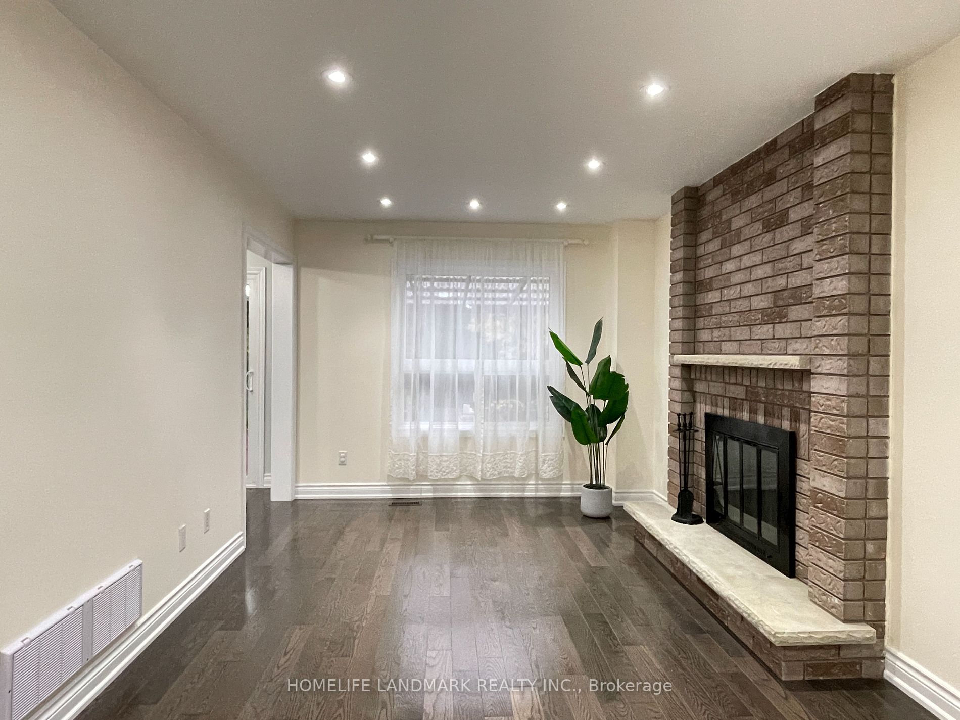 32 Bayel Cres