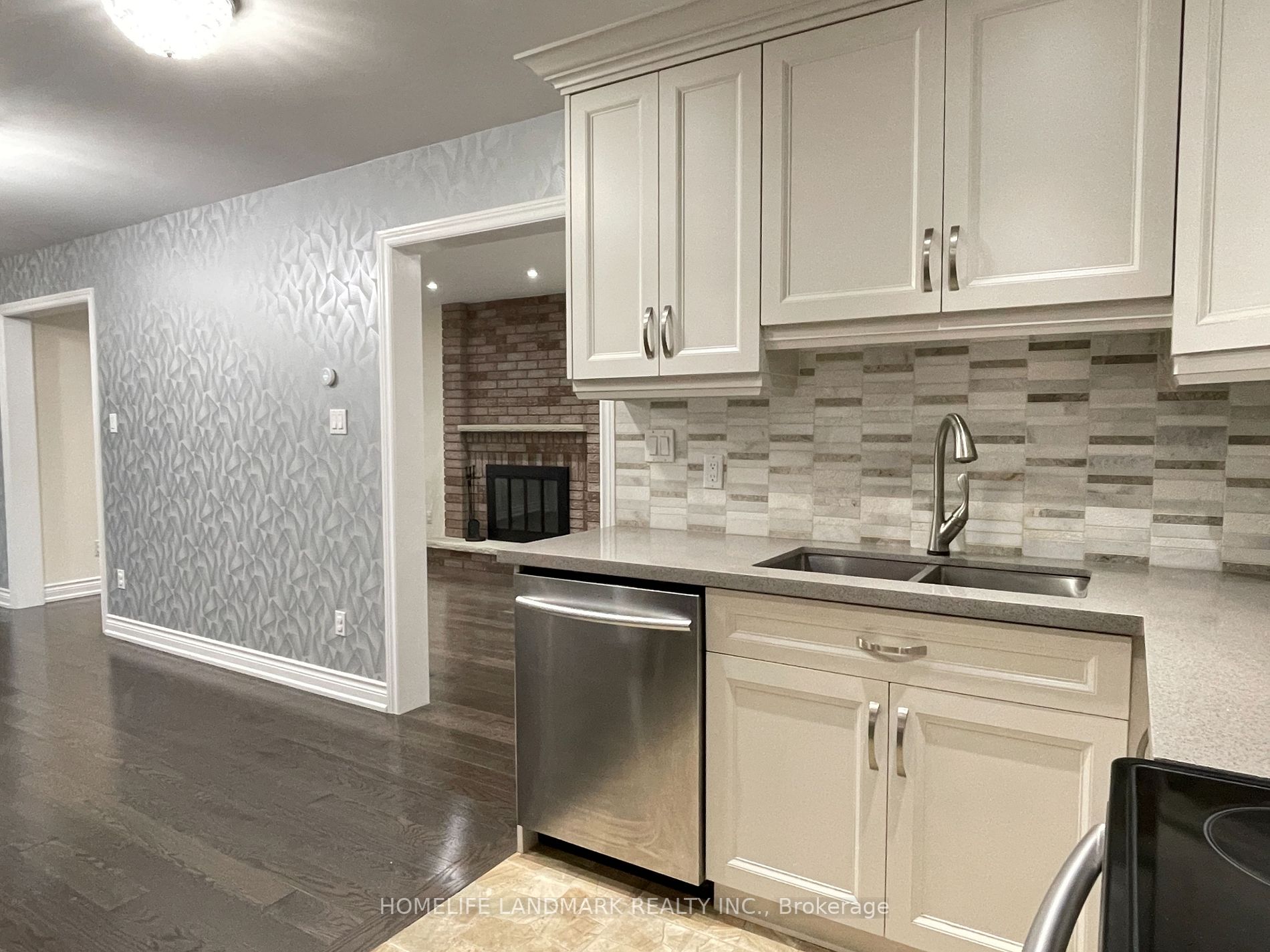 32 Bayel Cres