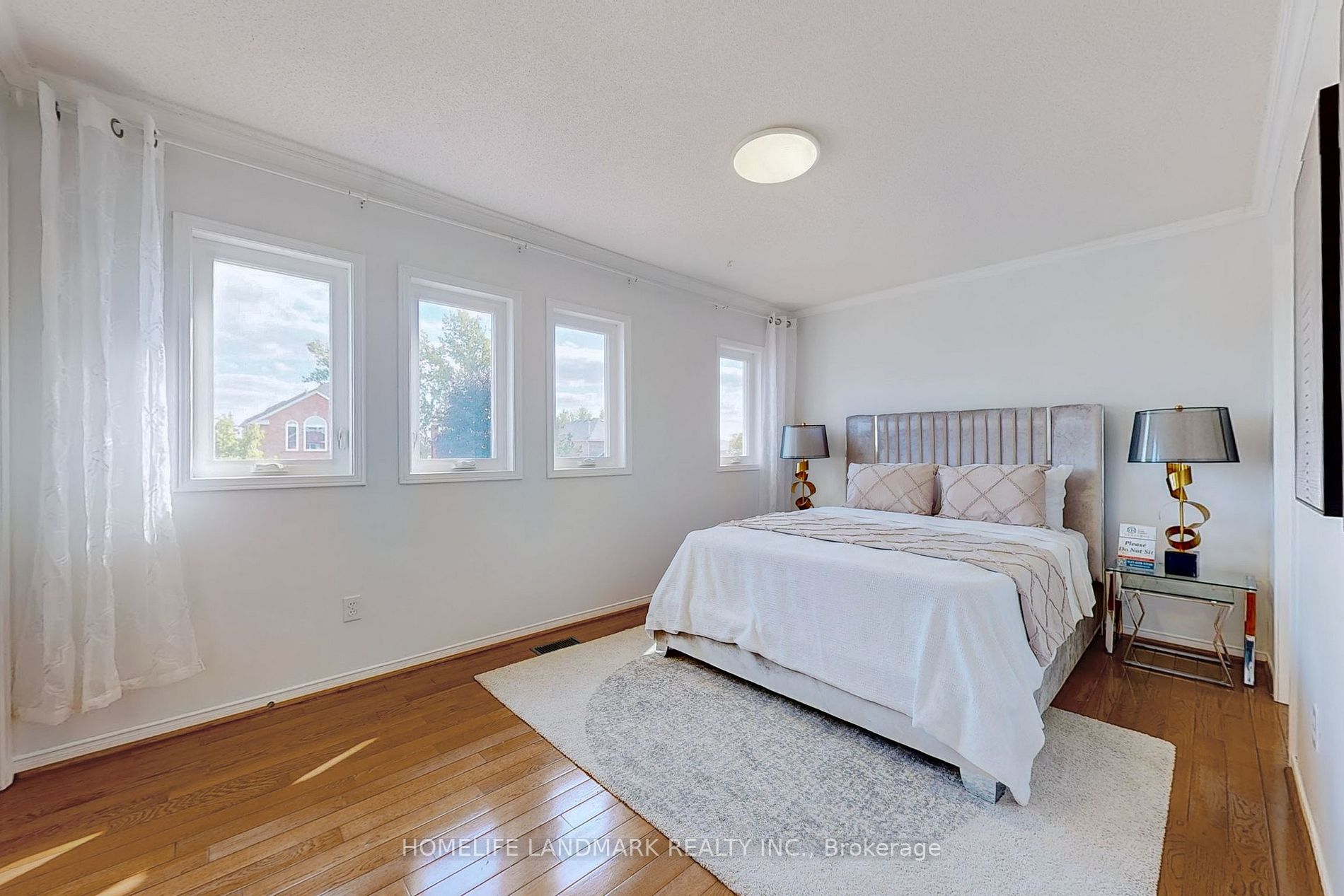 32 Bayel Cres
