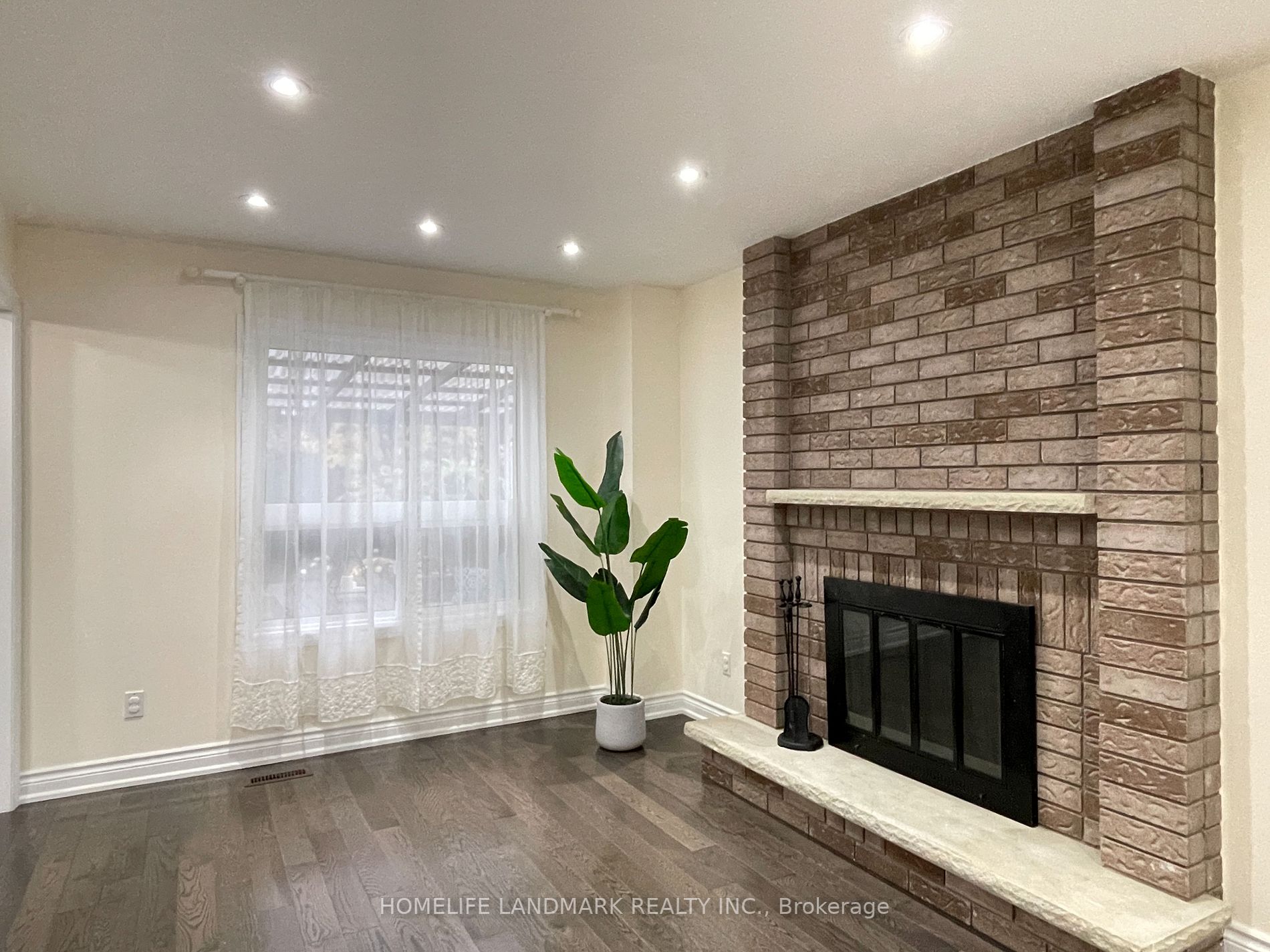 32 Bayel Cres