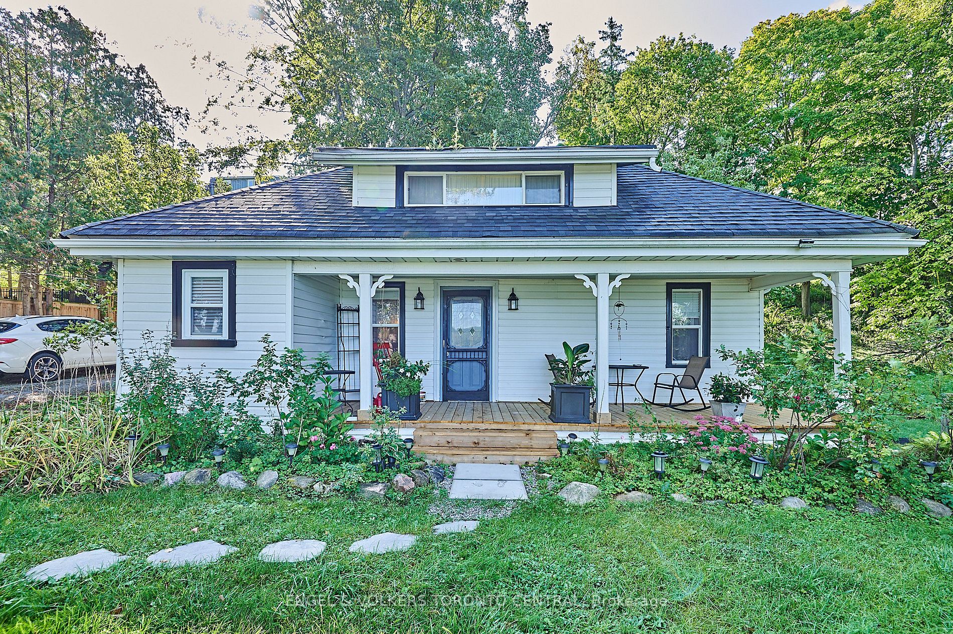 5907 Lakeshore Rd