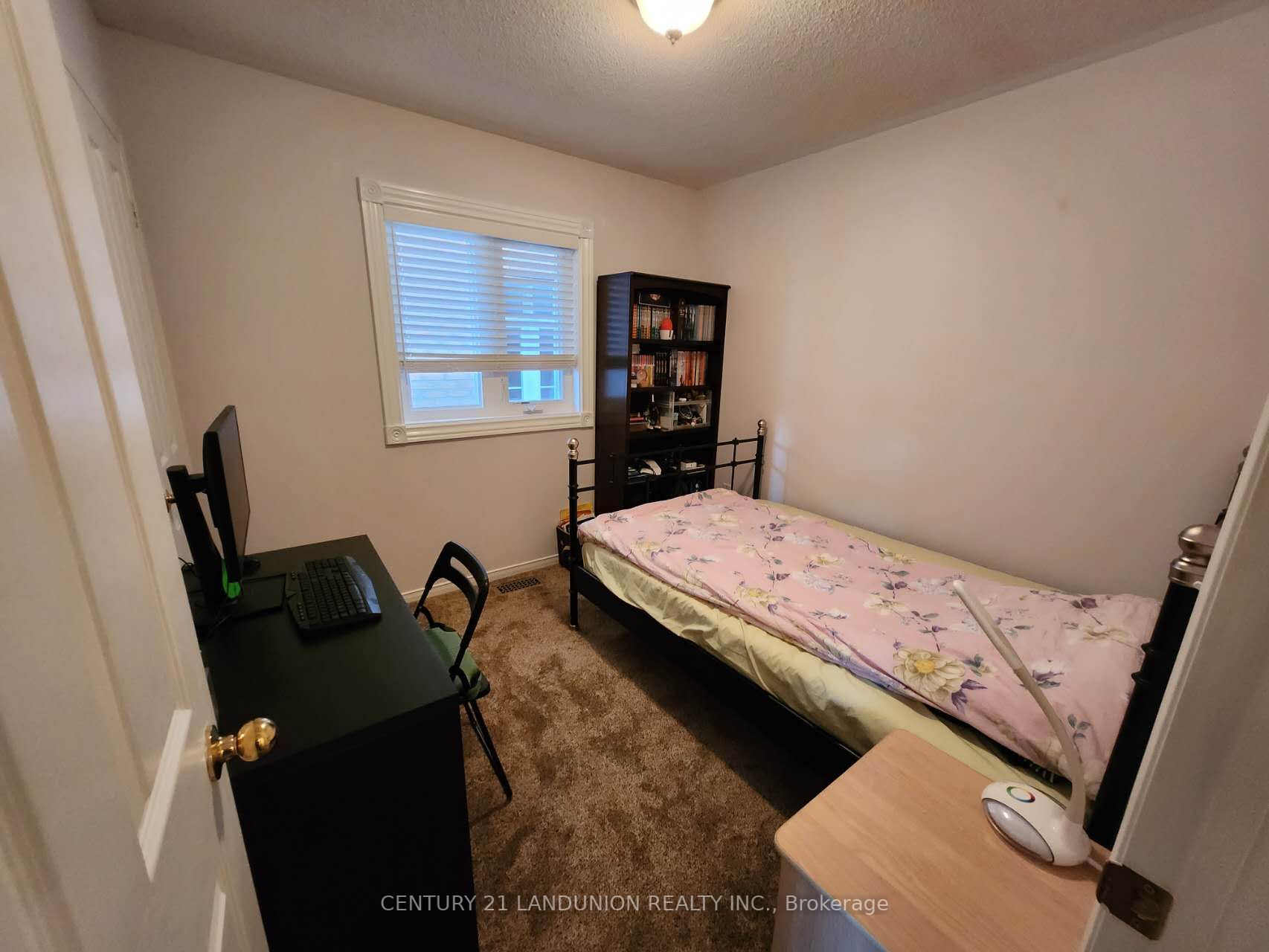 10 Fairlawn Ave