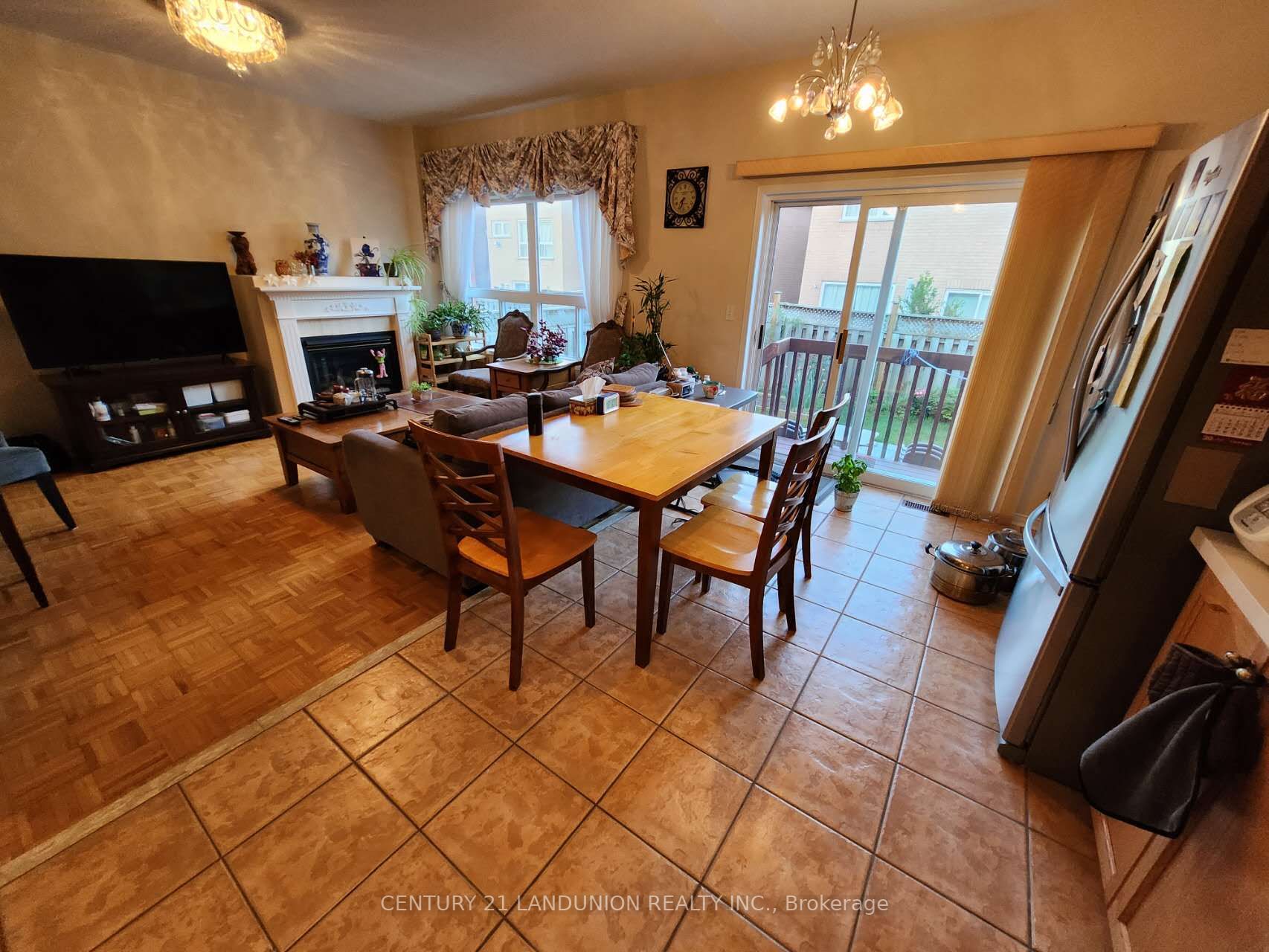 10 Fairlawn Ave