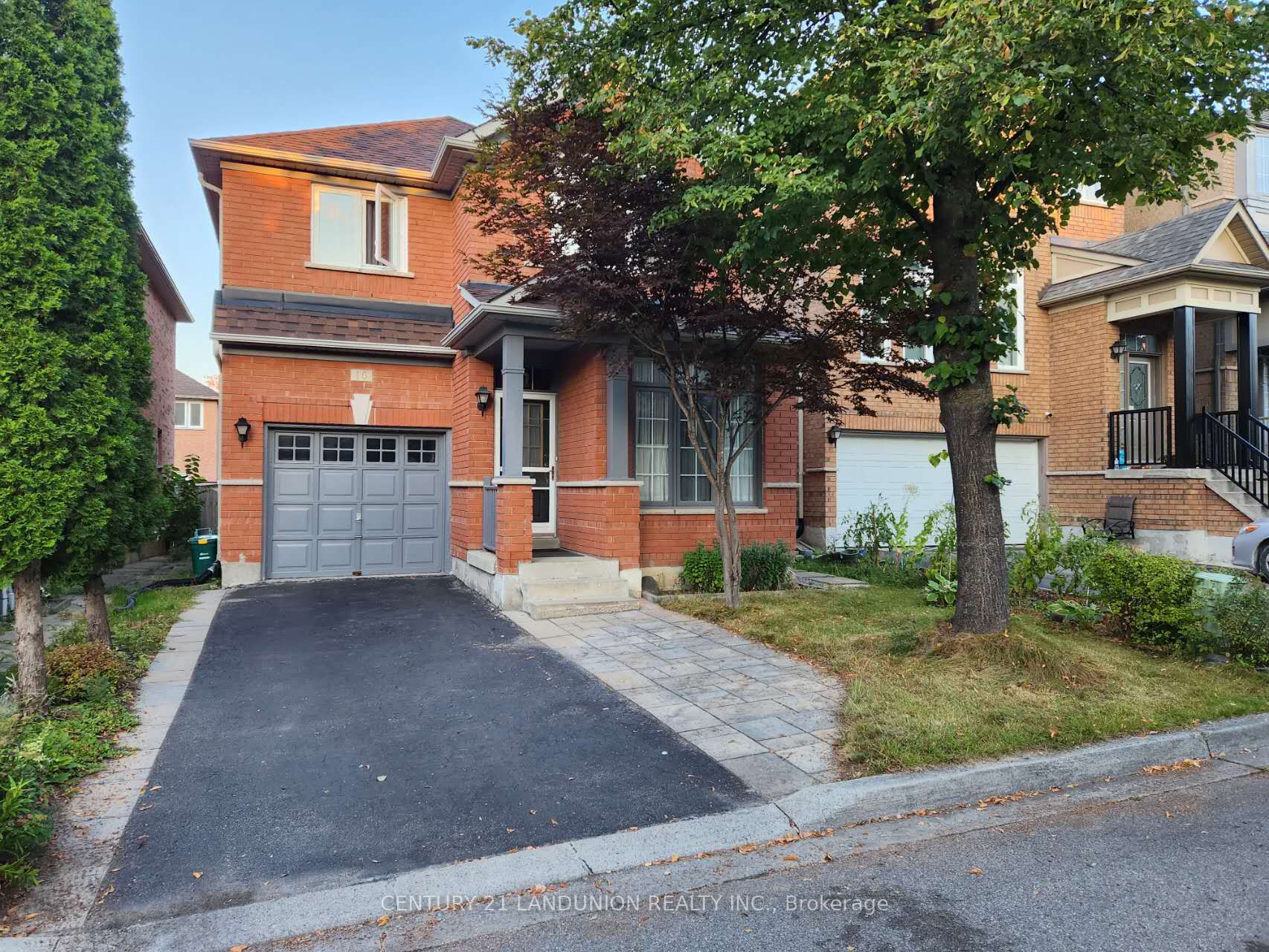 10 Fairlawn Ave