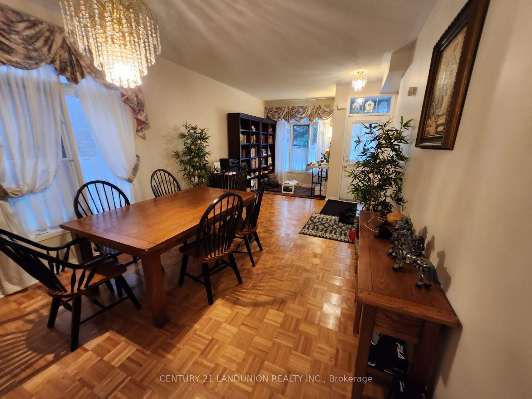 10 Fairlawn Ave