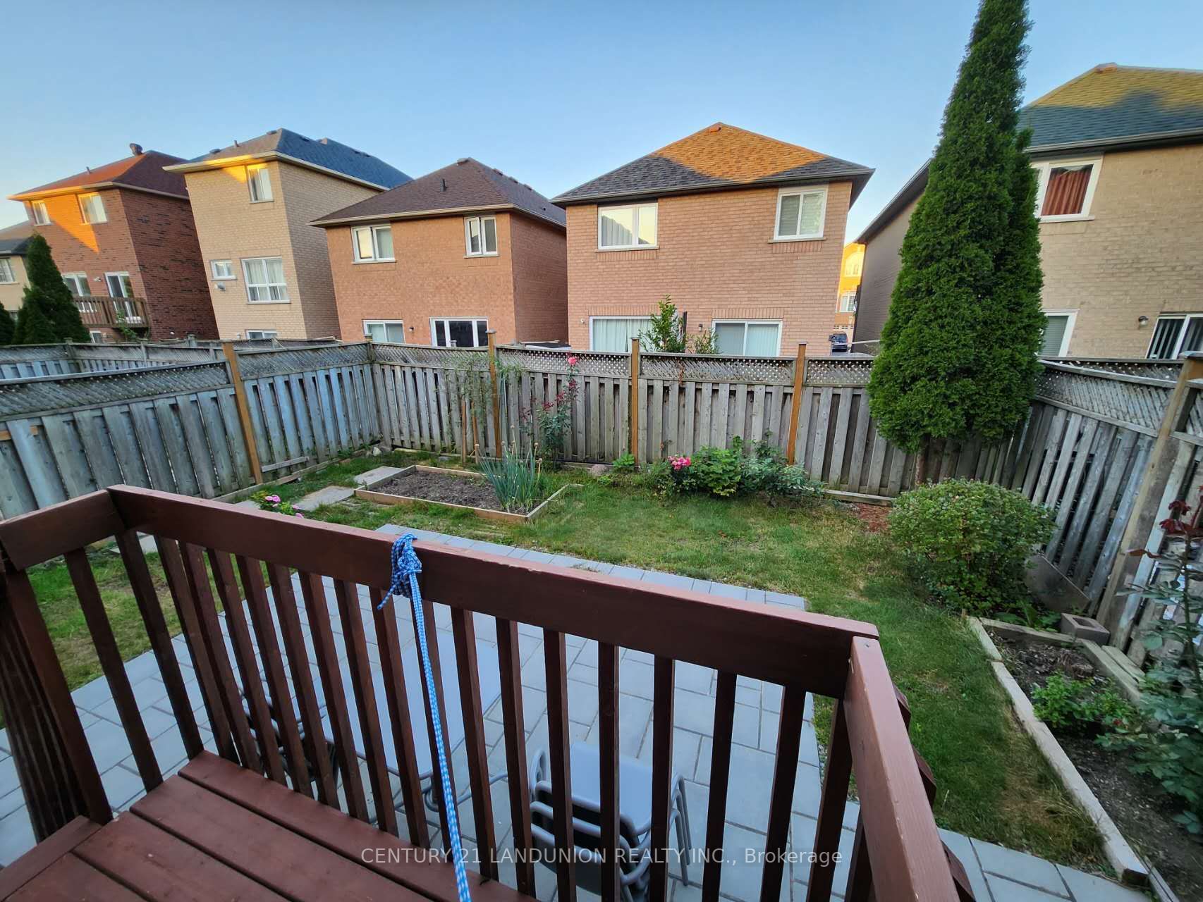 10 Fairlawn Ave