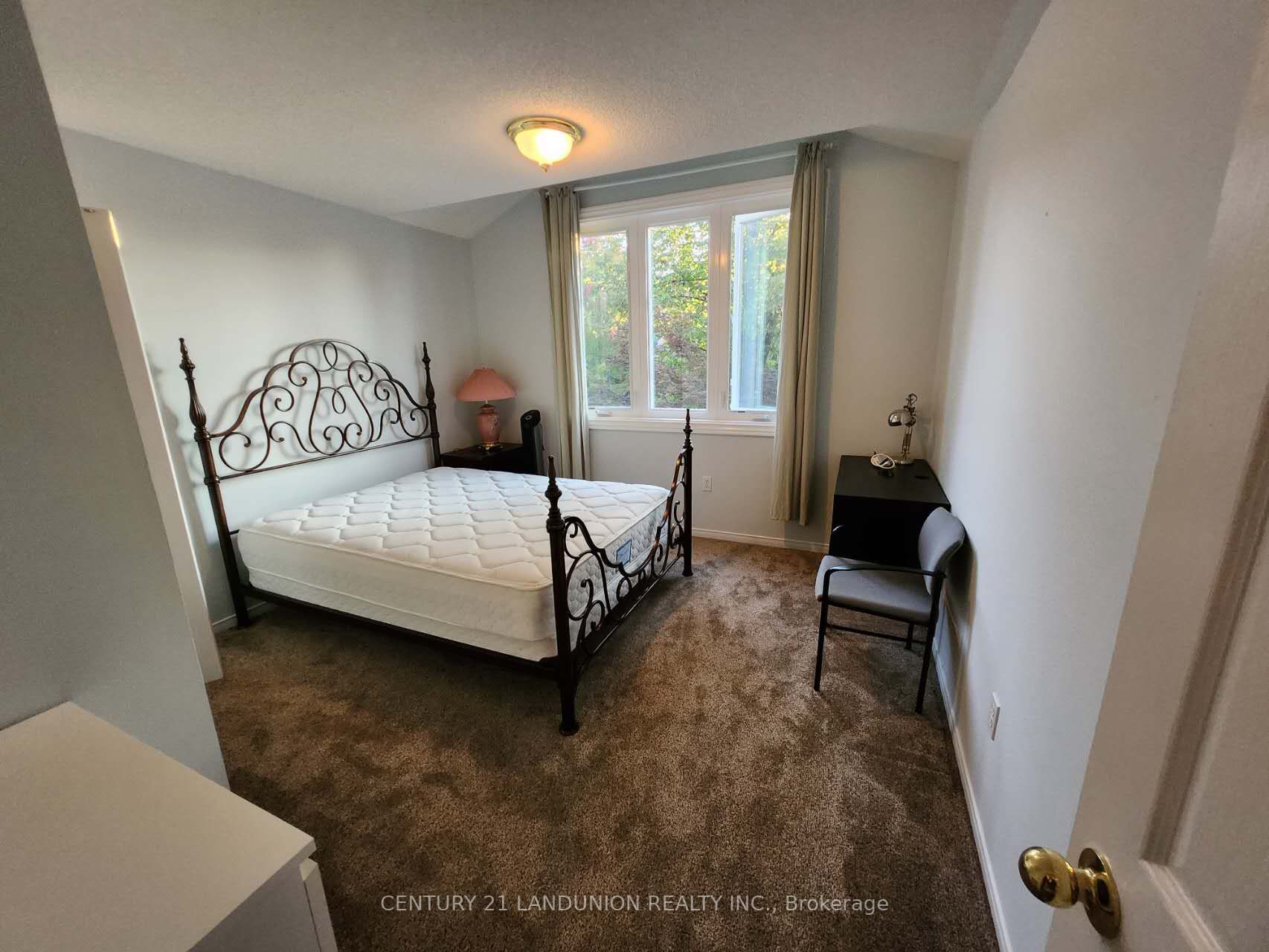 10 Fairlawn Ave