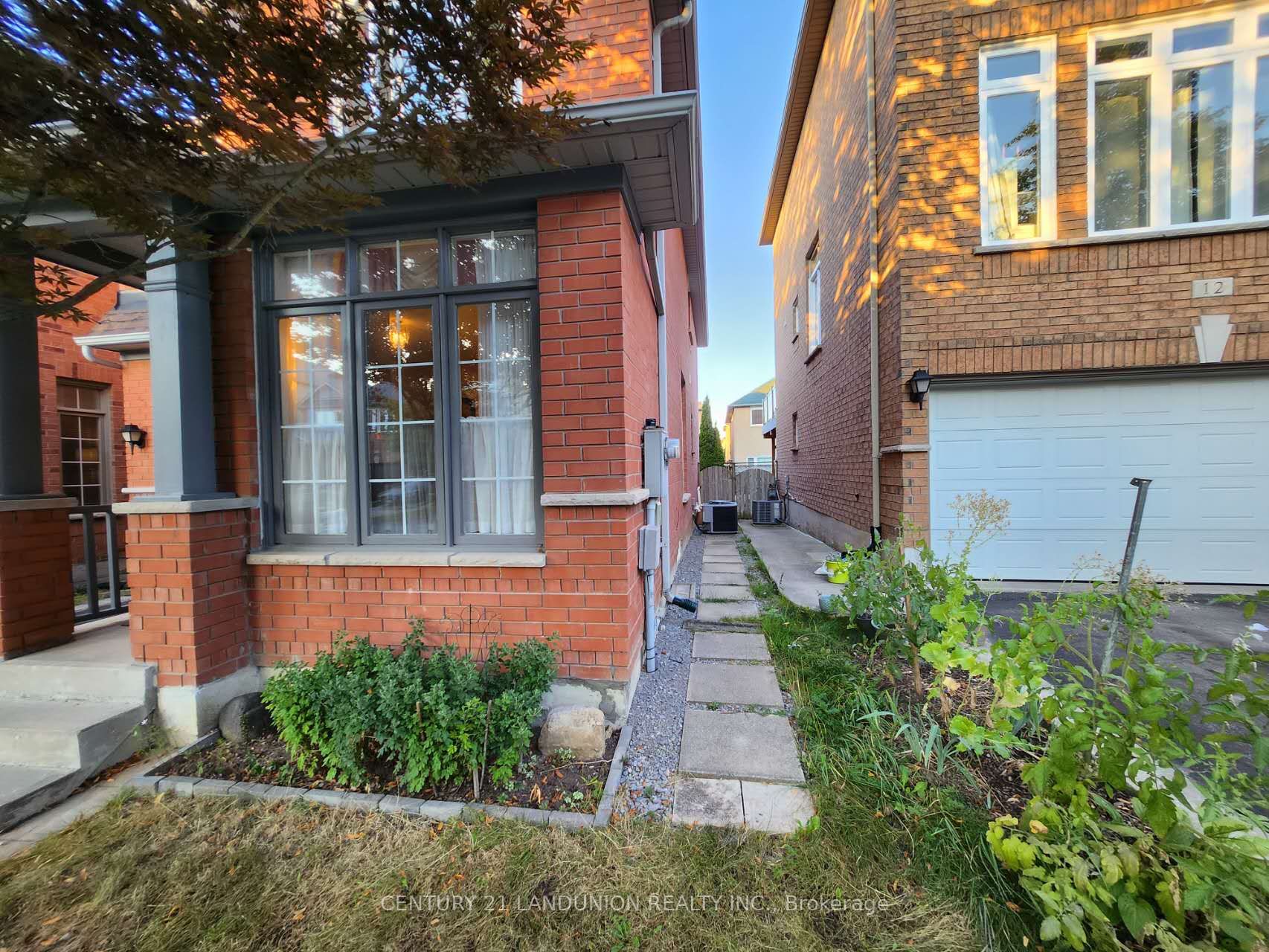 10 Fairlawn Ave