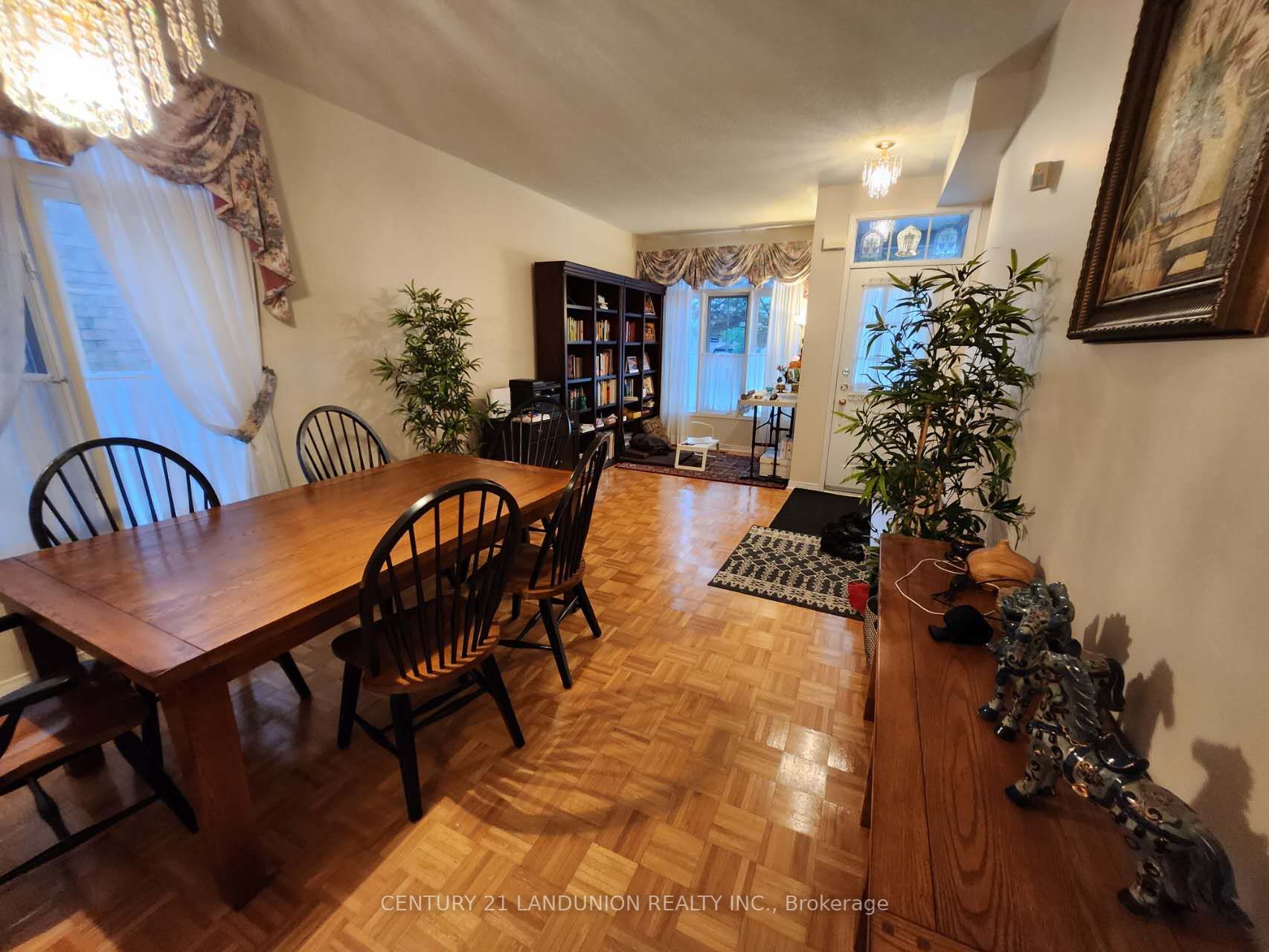 10 Fairlawn Ave