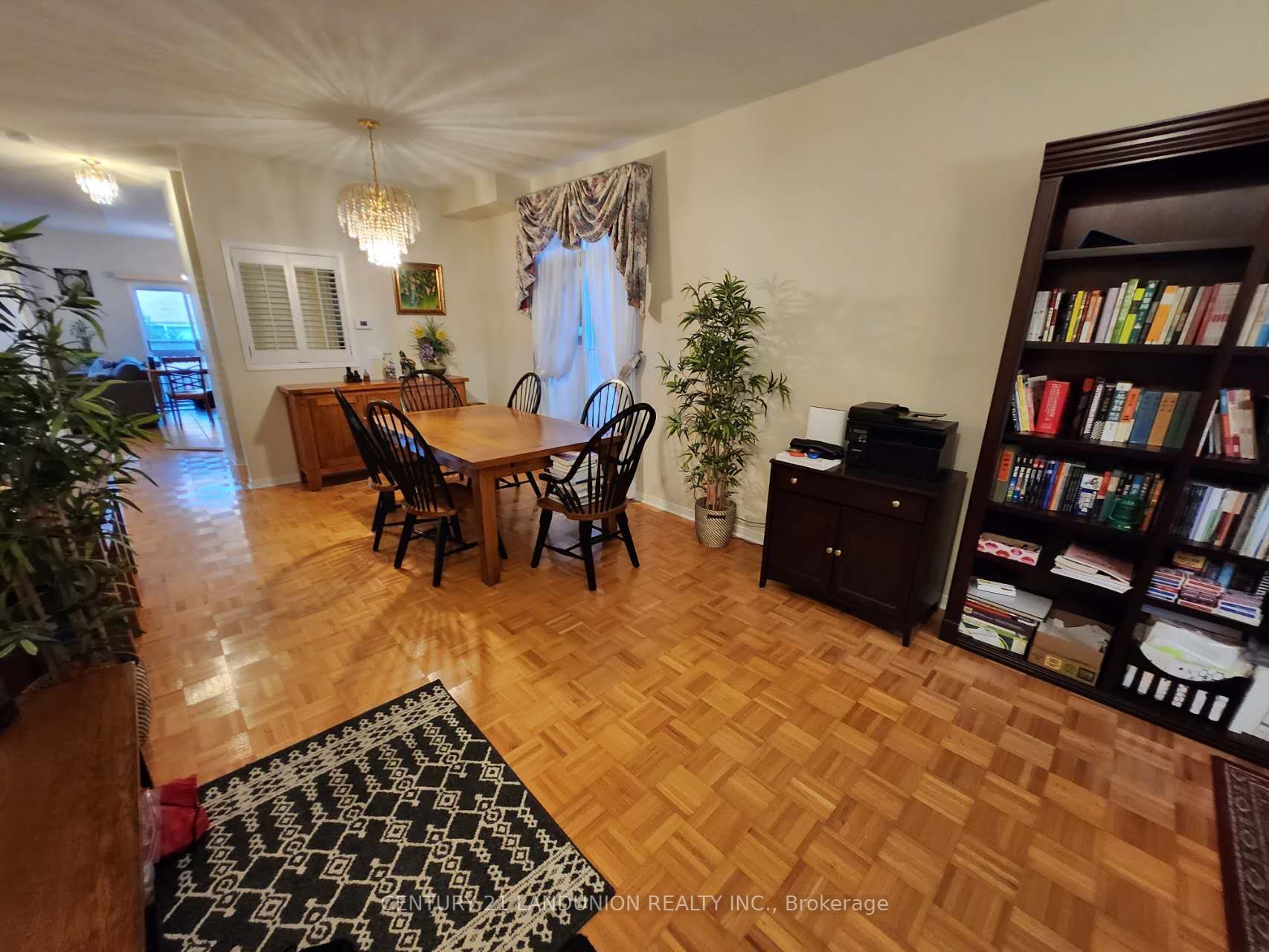 10 Fairlawn Ave
