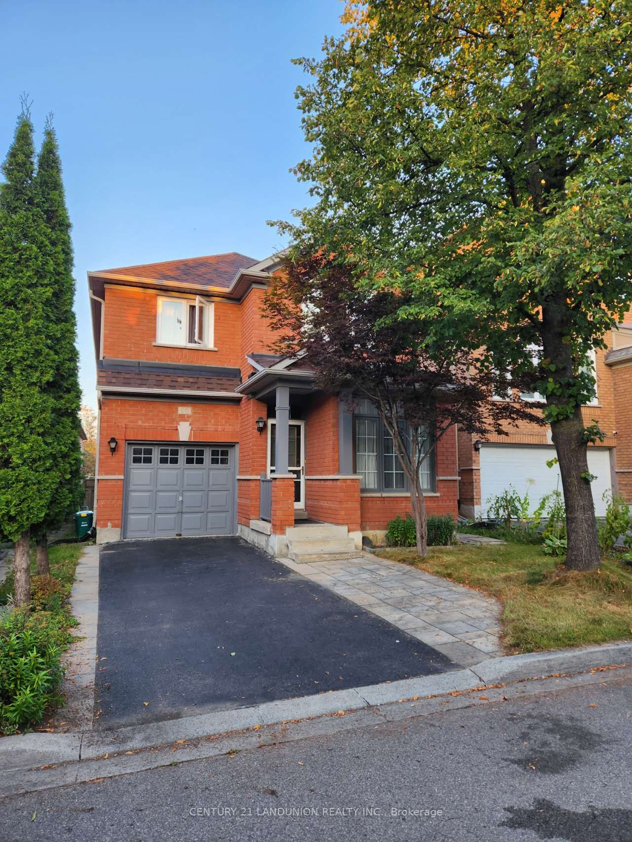 10 Fairlawn Ave