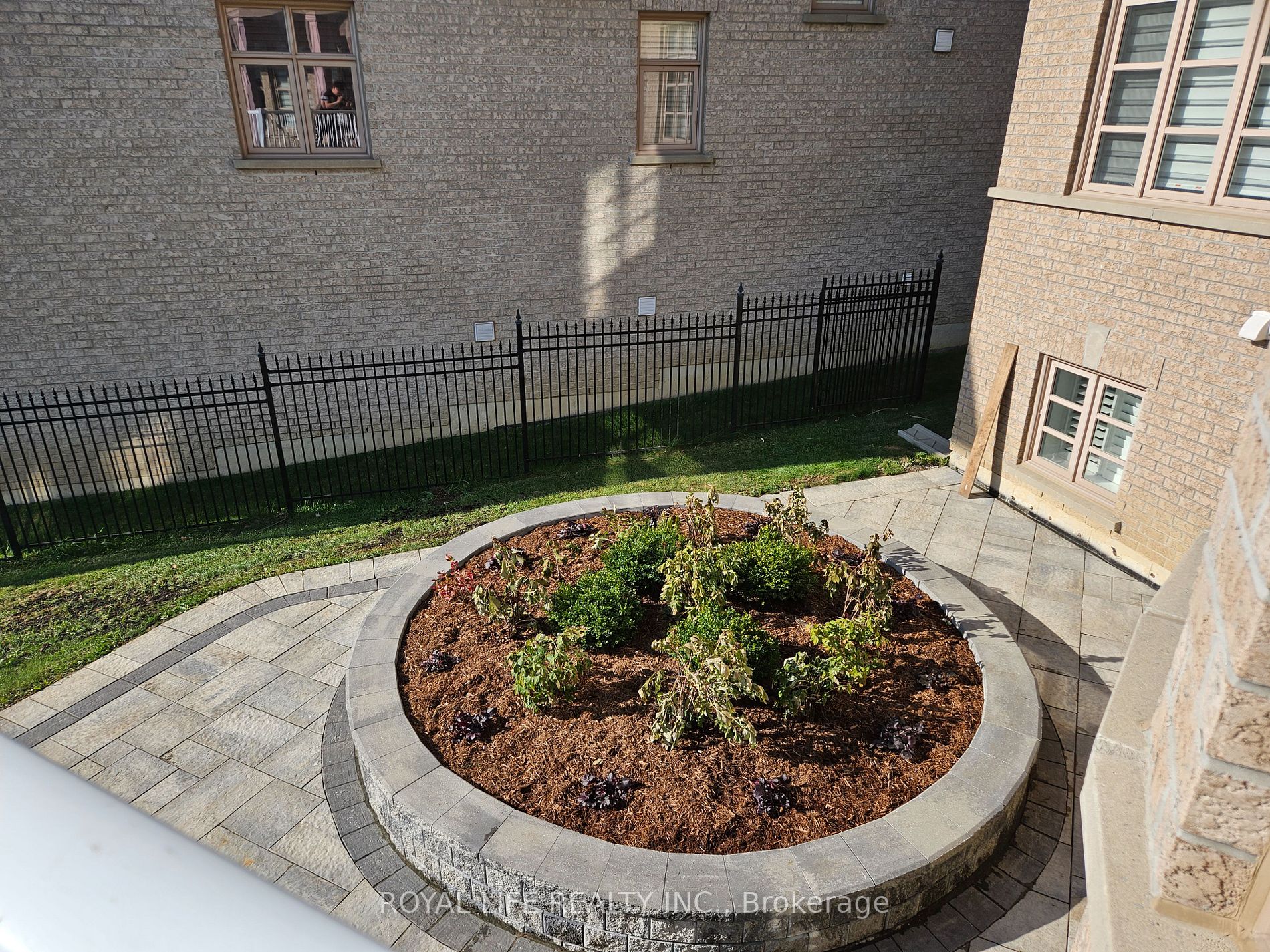 68 Carisbrooke Circle