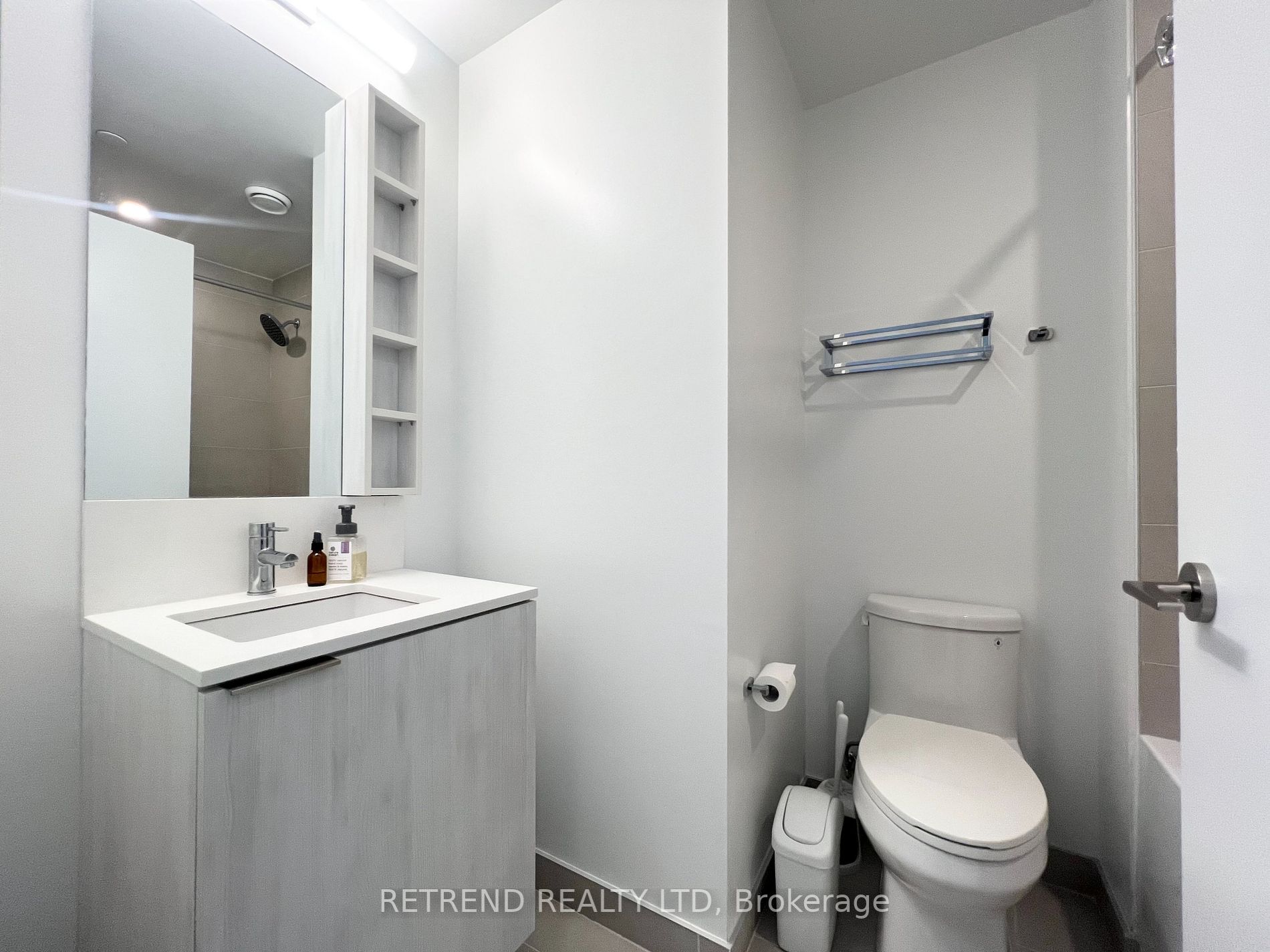 1000 Portage Parkway, #2706