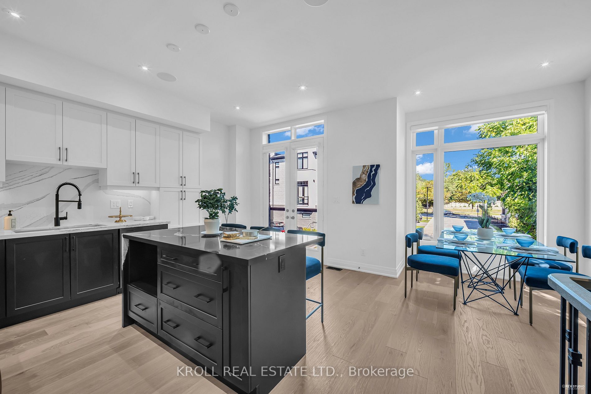 6 Howick Lane