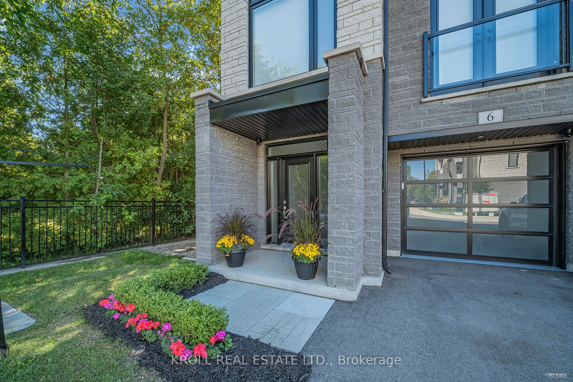 6 Howick Lane
